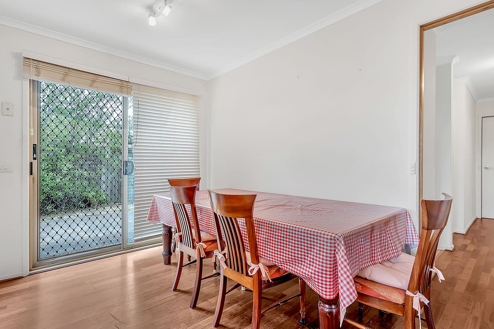 76 Banbury Crescent, Craigieburn VIC 3064, Craigieburn - Thumbnail 6
