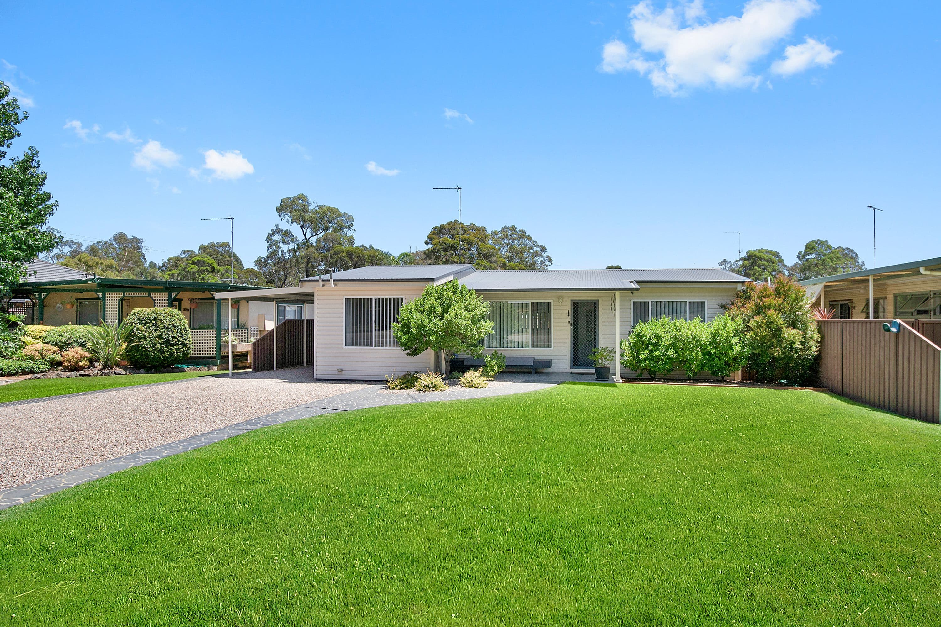 530 Londonderry Road, Londonderry - Image 1