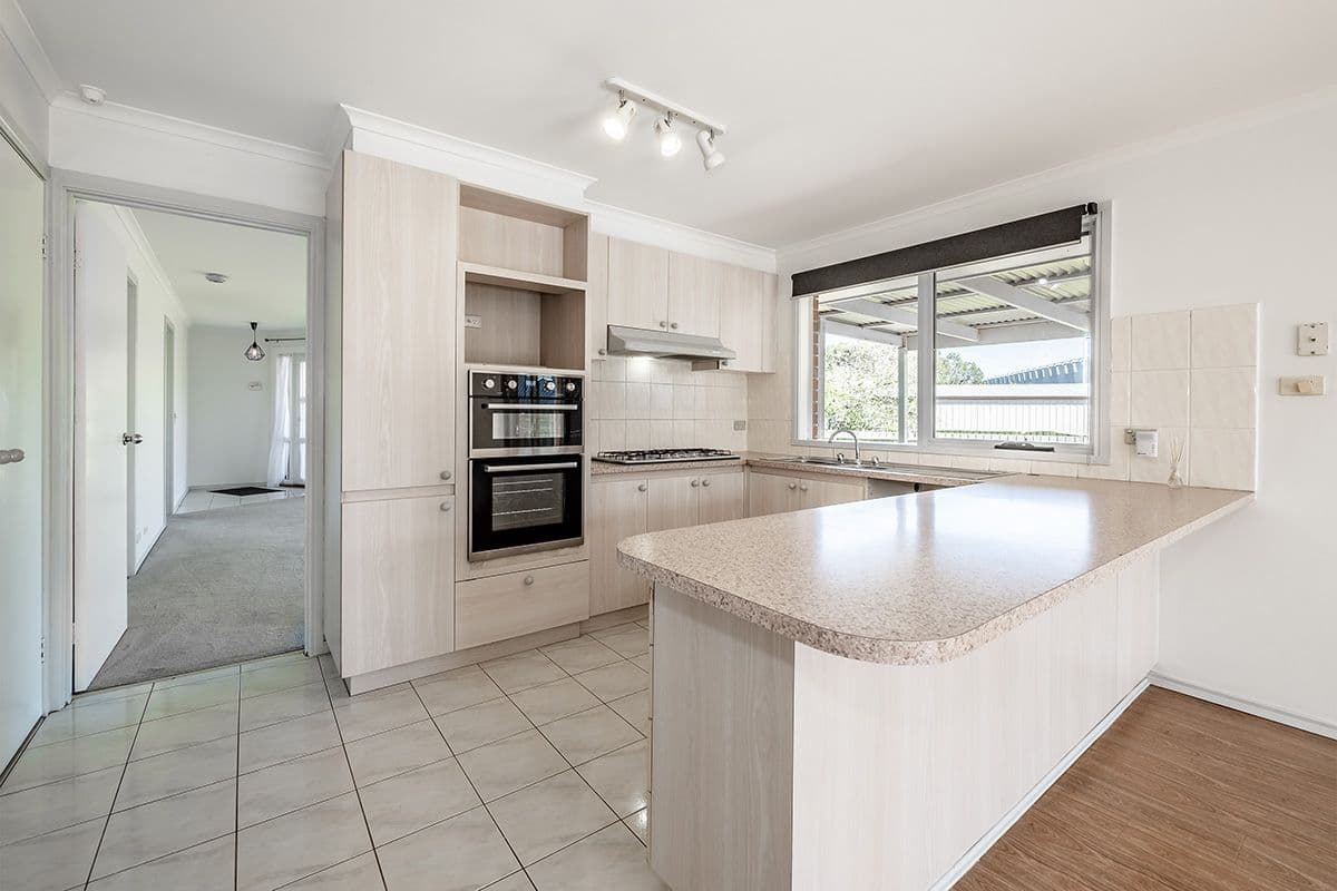 16 Tamworth Court, Cranbourne VIC 3977, Cranbourne - Thumbnail 3