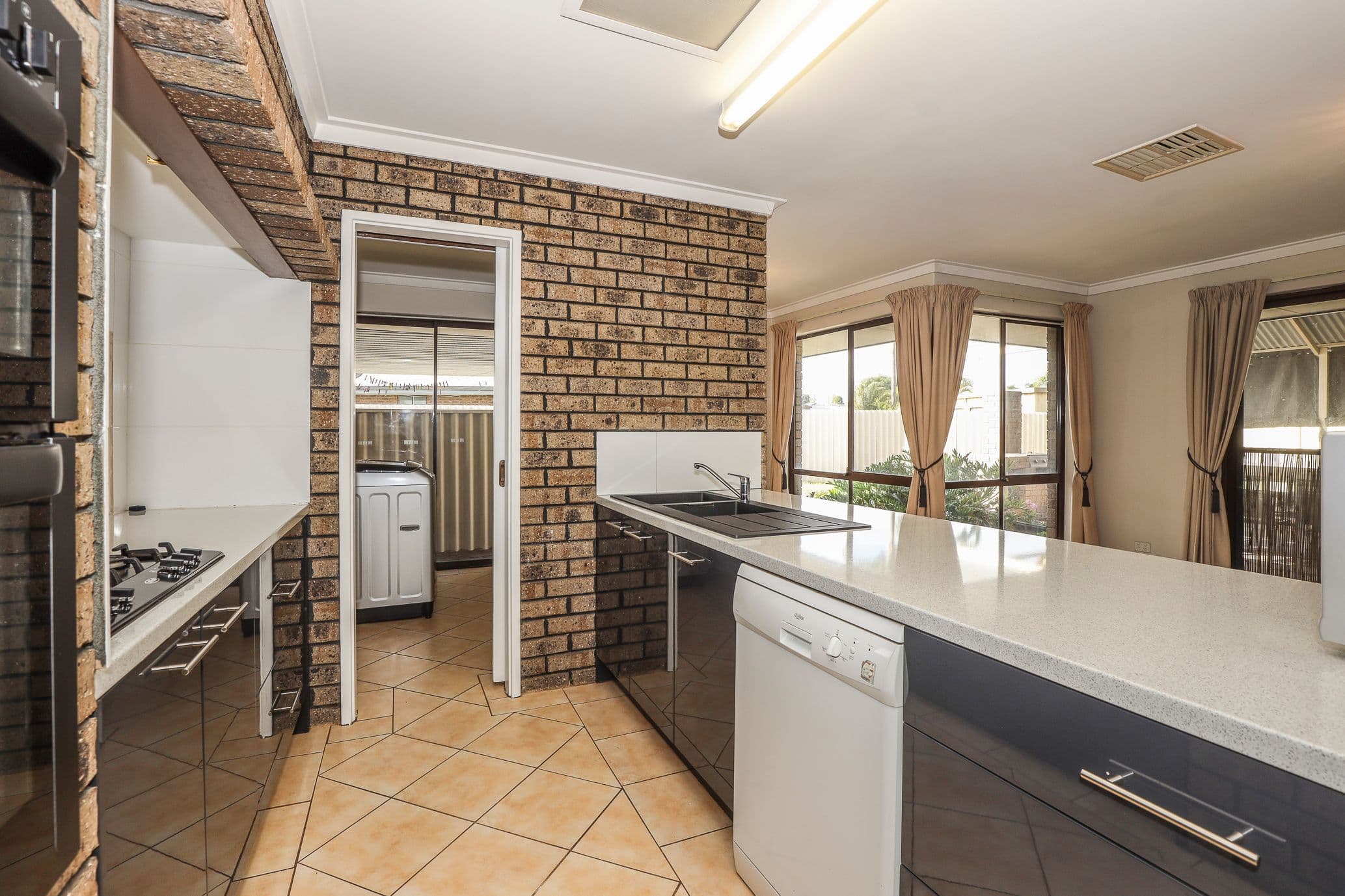 16 Bradley Way, High Wycombe WA 6057, High Wycombe - Thumbnail 2