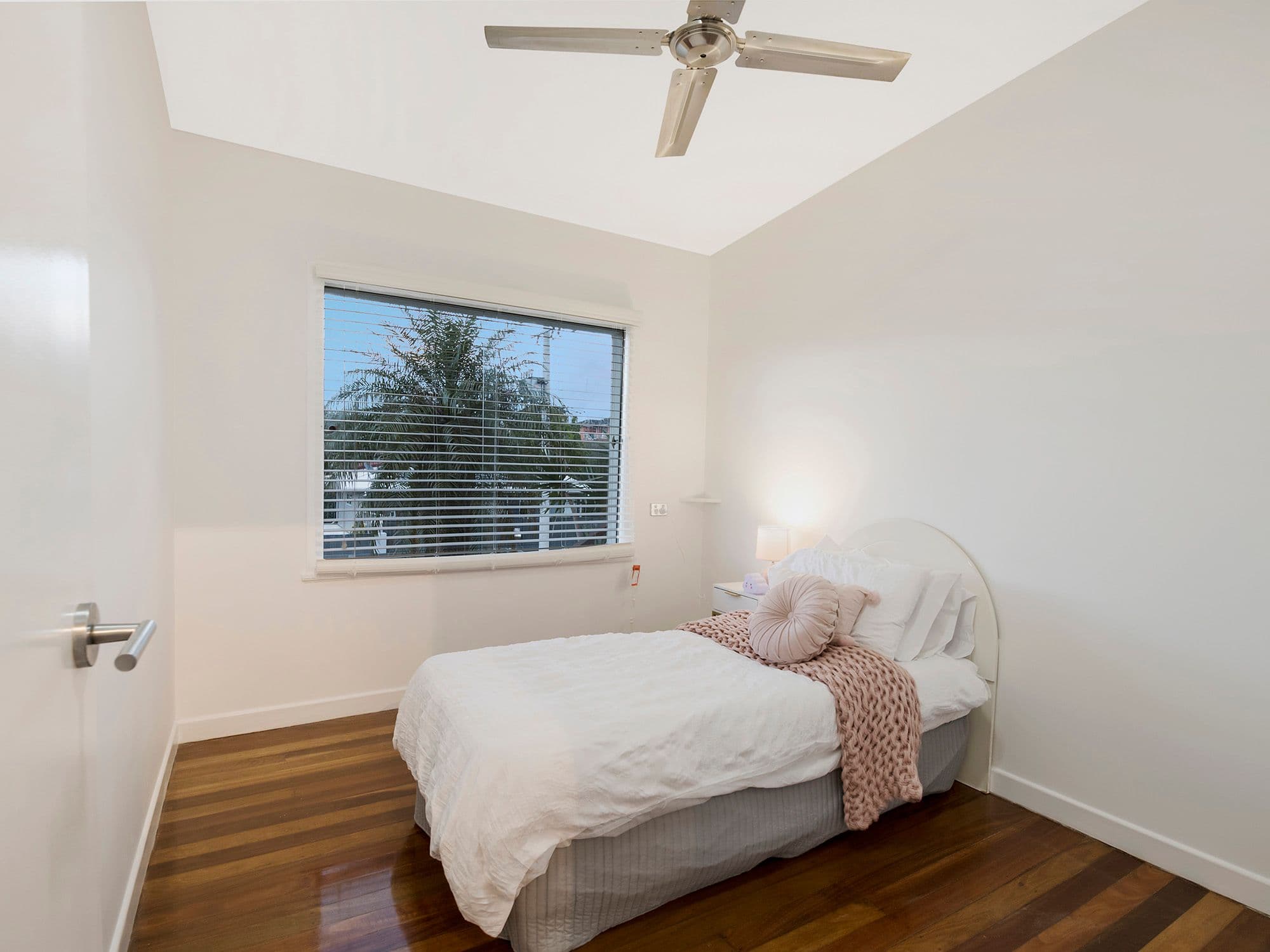 18 Nealdon Street, Holland Park QLD 4121, Holland Park - Thumbnail 8