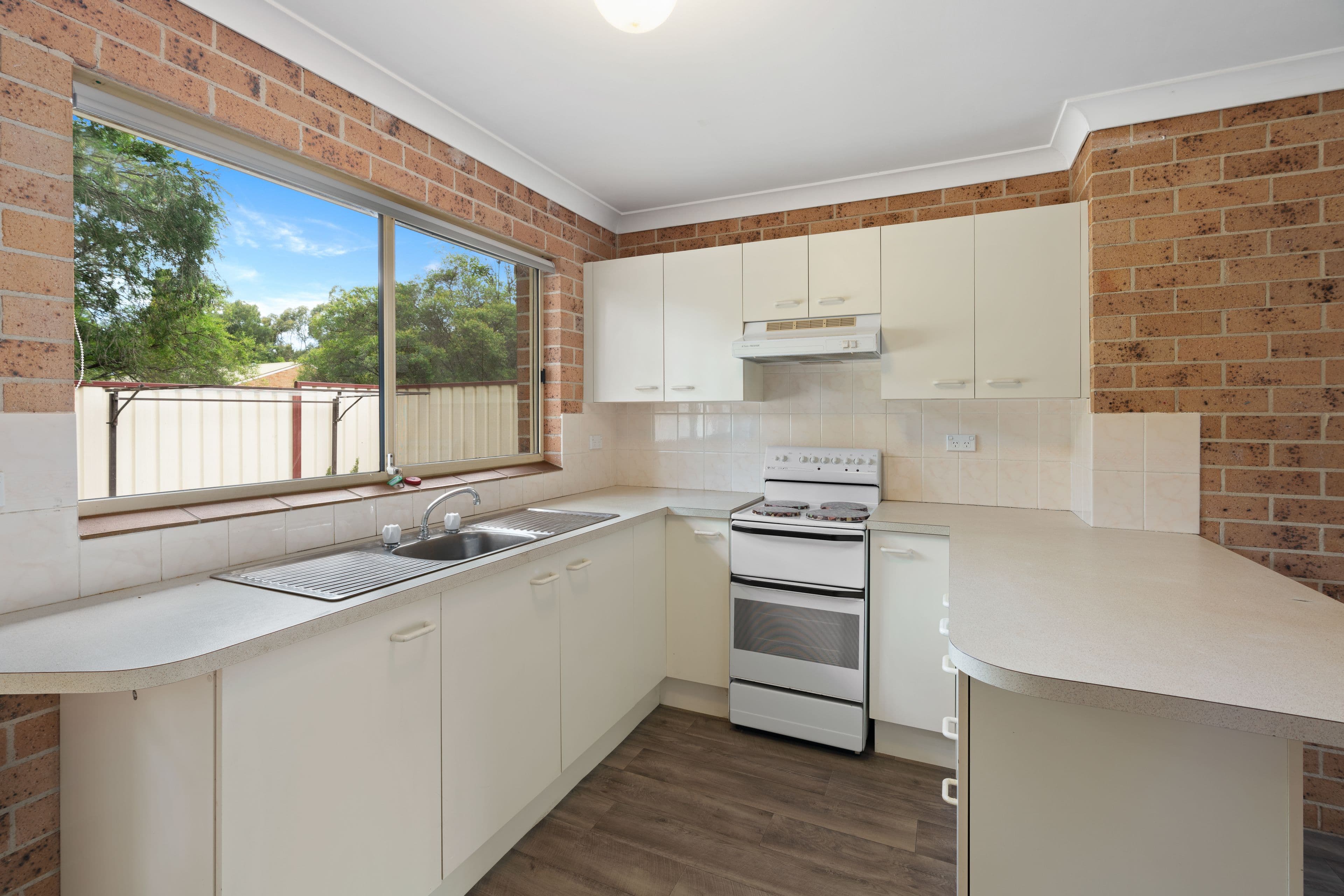 1 Carisbrooke Close, Bomaderry NSW 2541, Bomaderry - Thumbnail 2