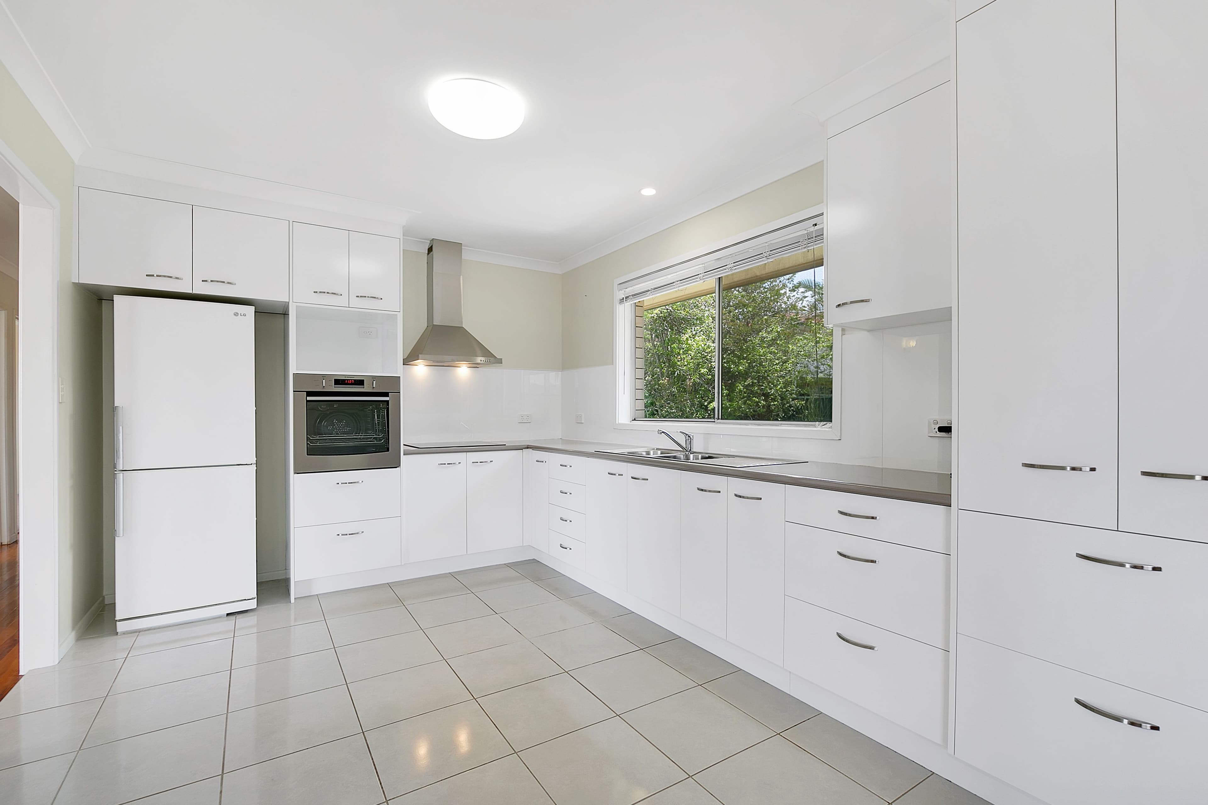 8 Mourilyan Street, Mansfield QLD 4122, Mansfield - Thumbnail 2