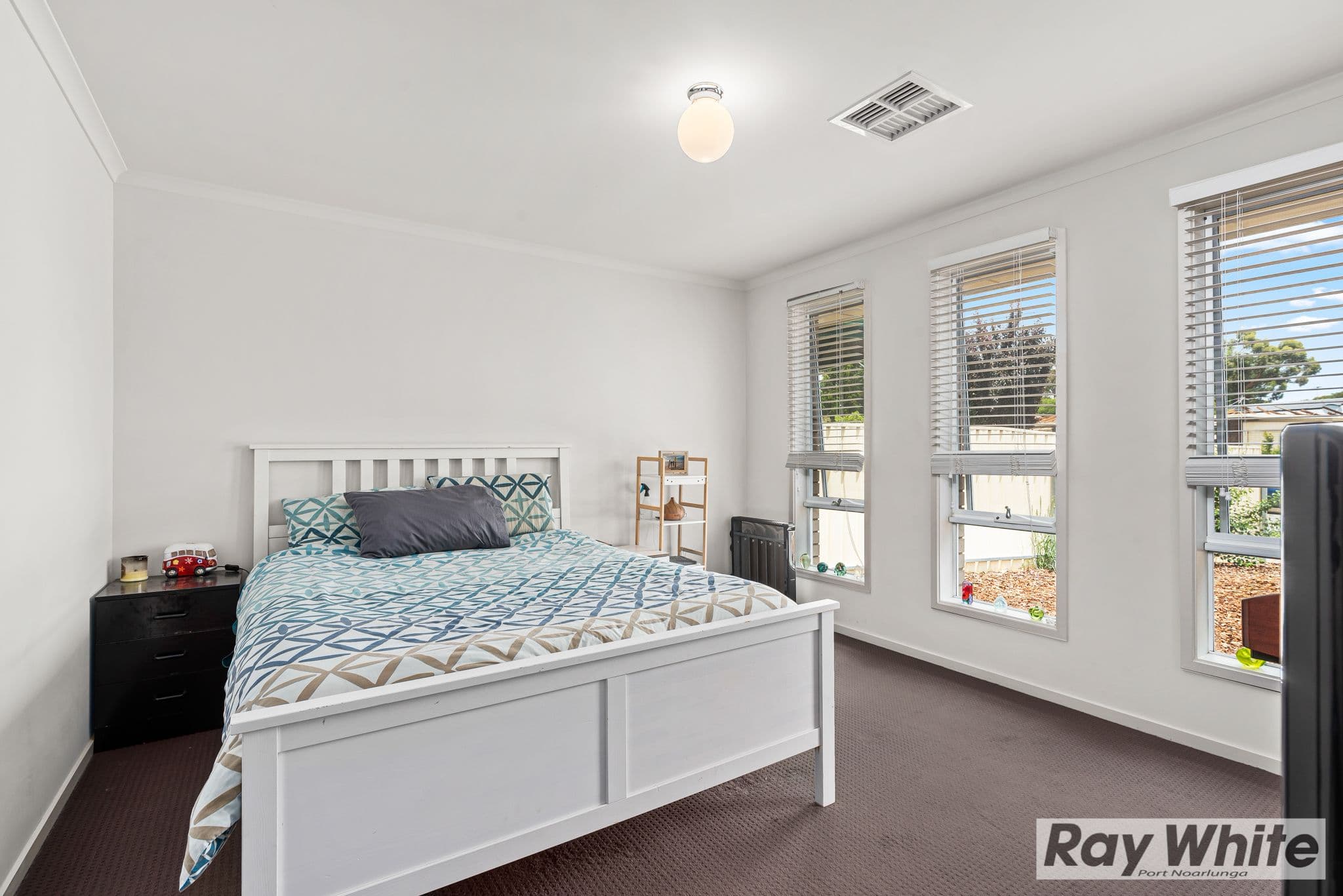 8 Karyn Crescent, Morphett Vale SA 5162, Morphett Vale - Thumbnail 2