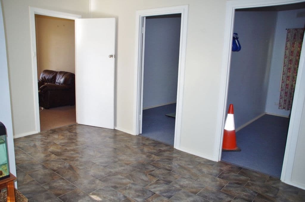 10 Twentieth Street, Renmark SA 5341, Renmark - Thumbnail 6