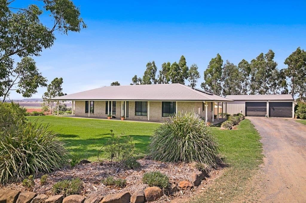235 Oakey Crosshill Road, Oakey QLD 4401, Oakey - Thumbnail 2