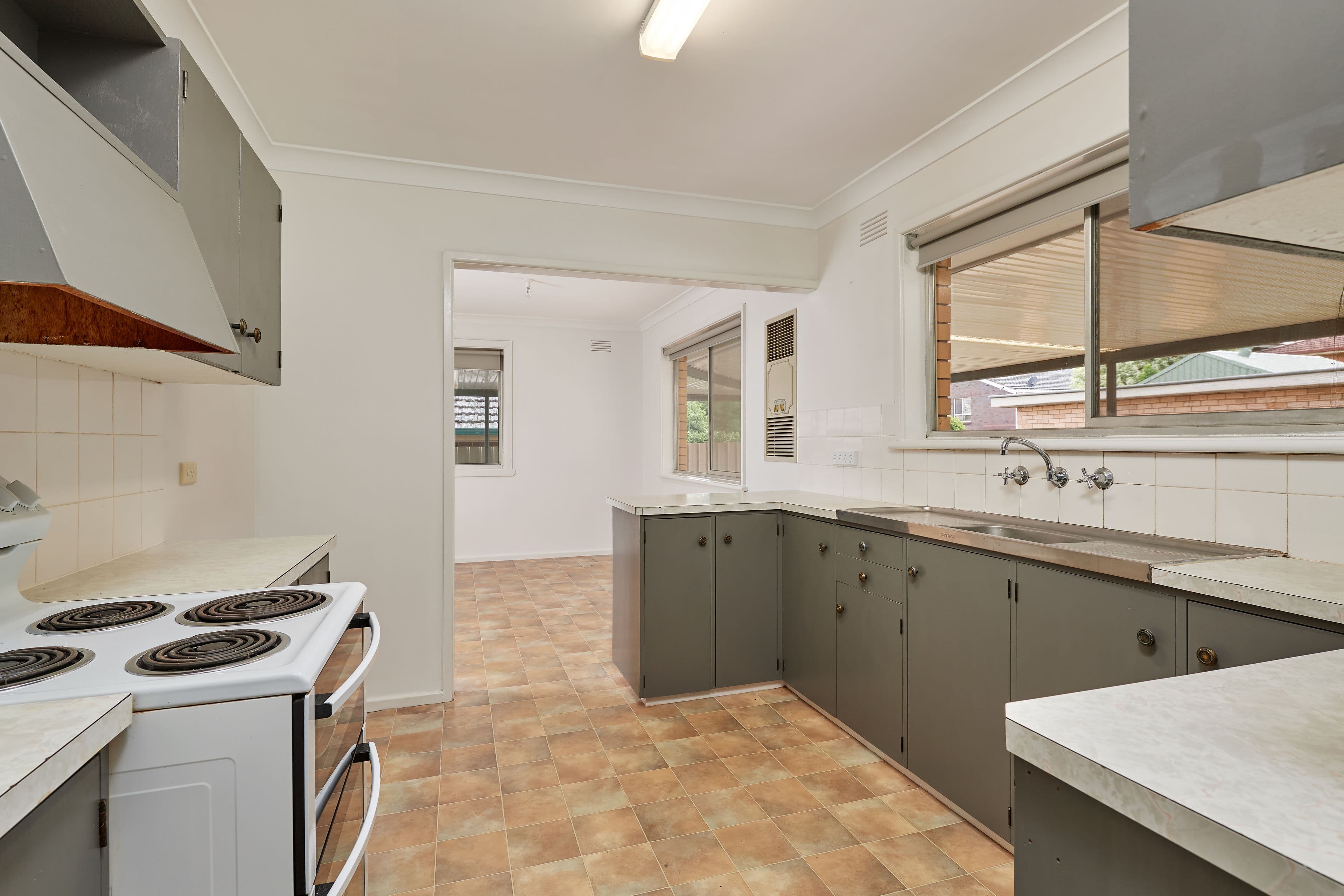 31 Waranga Avenue, Mount Austin NSW 2650, Mount Austin - Thumbnail 2