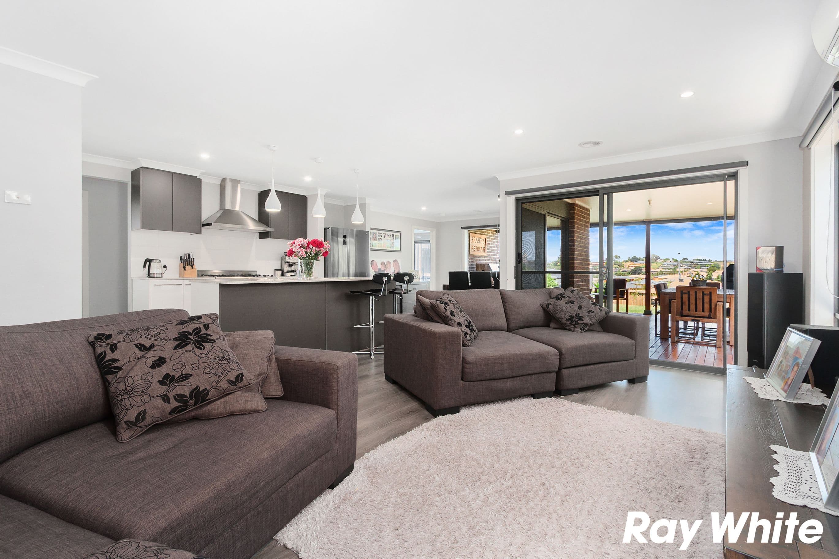 6 Golden Avenue, Warragul VIC 3820, Warragul - Thumbnail 2
