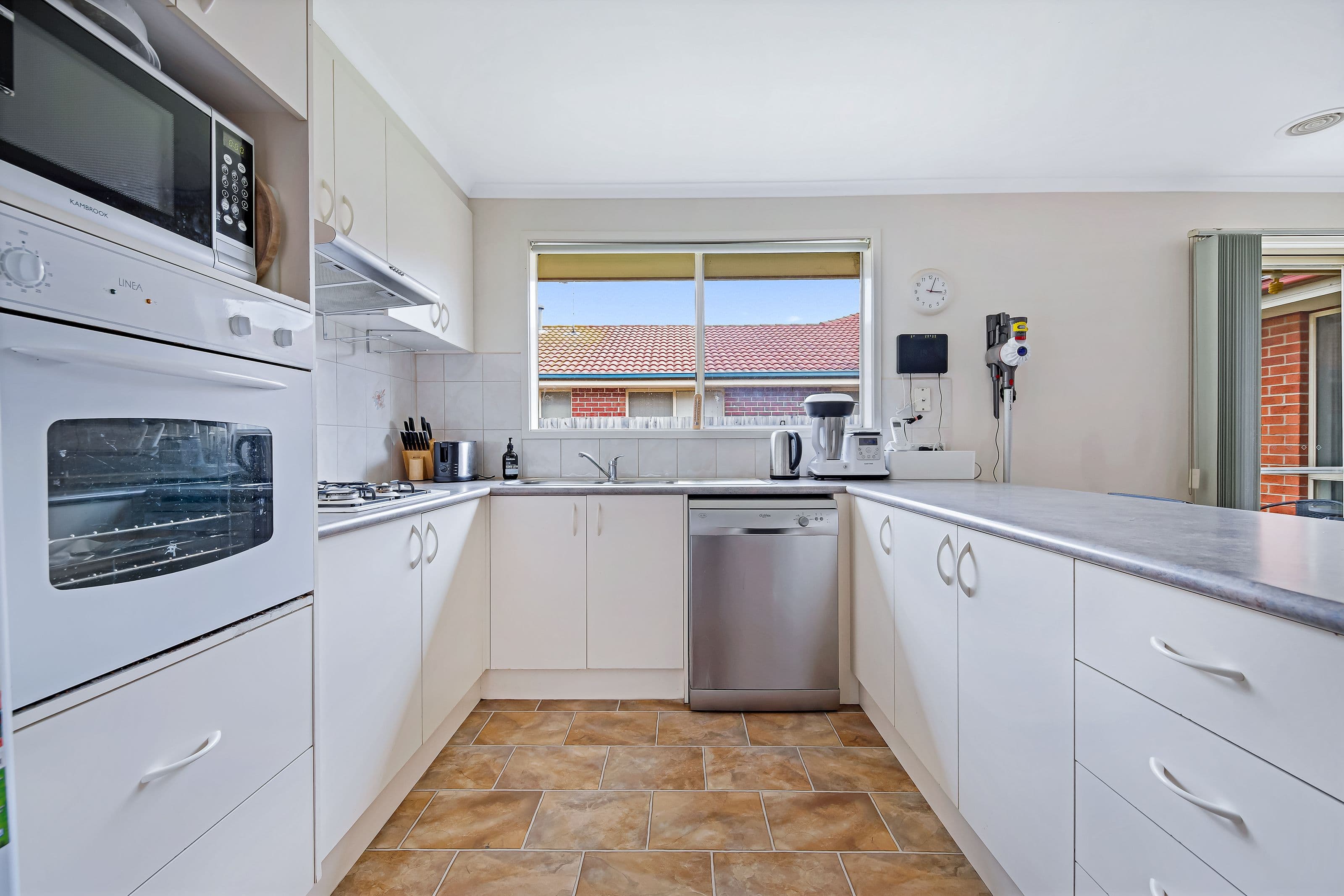12 Grice Quadrant, Pakenham VIC 3810, Pakenham - Thumbnail 7