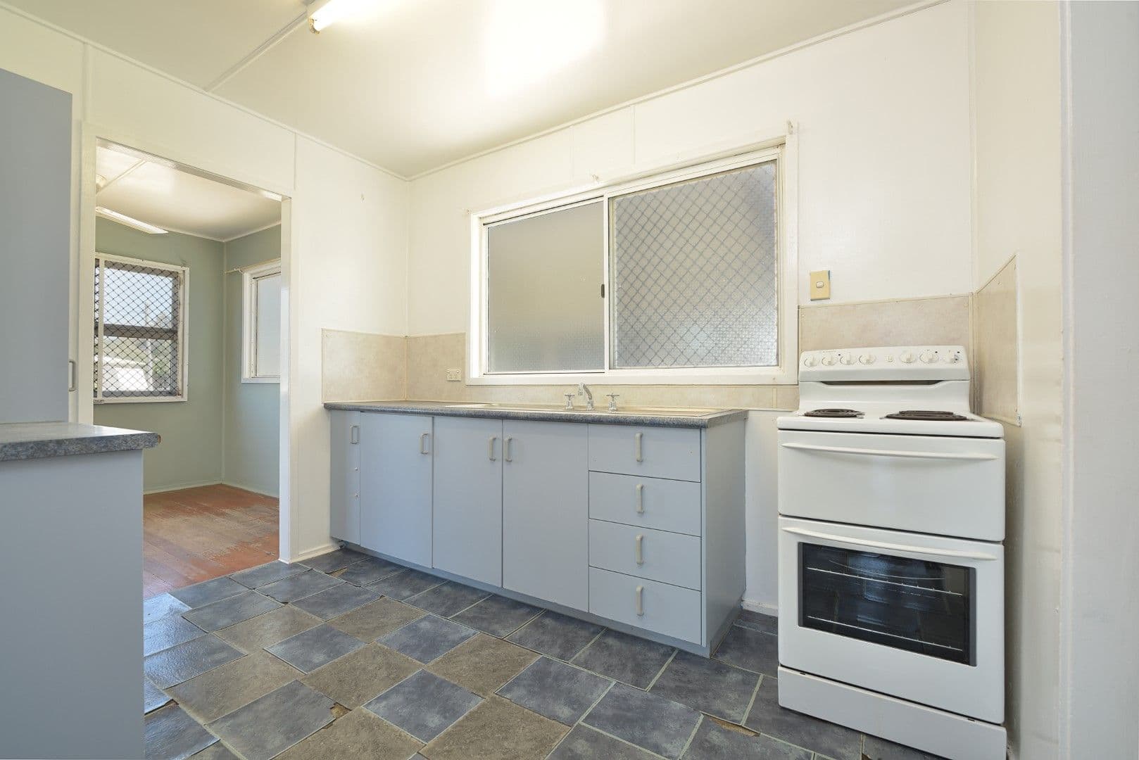 14 Kianga Street, Barney Point QLD 4680, Barney Point - Thumbnail 3