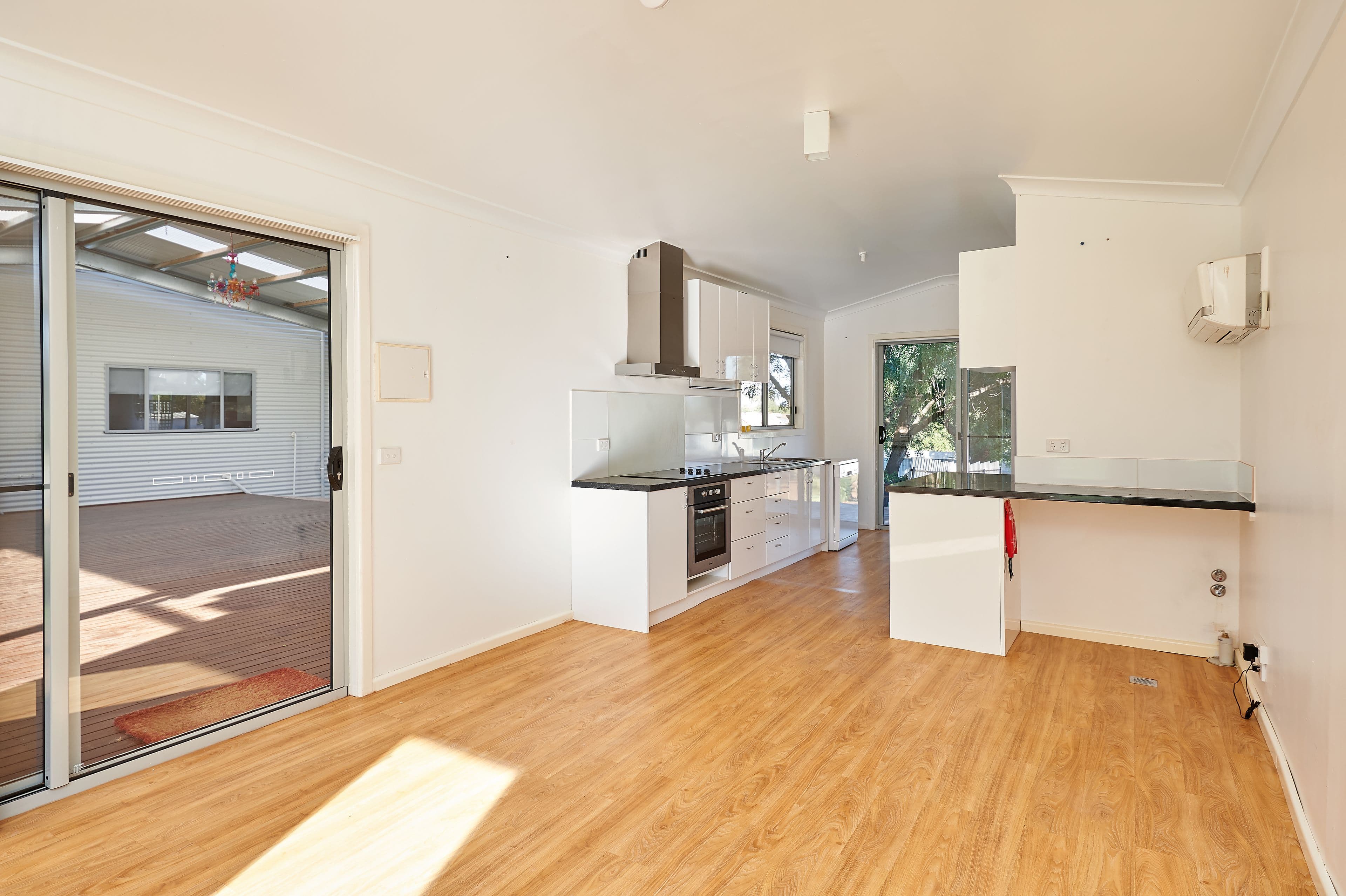 160 Cowabbie Street, Coolamon - Thumbnail 4