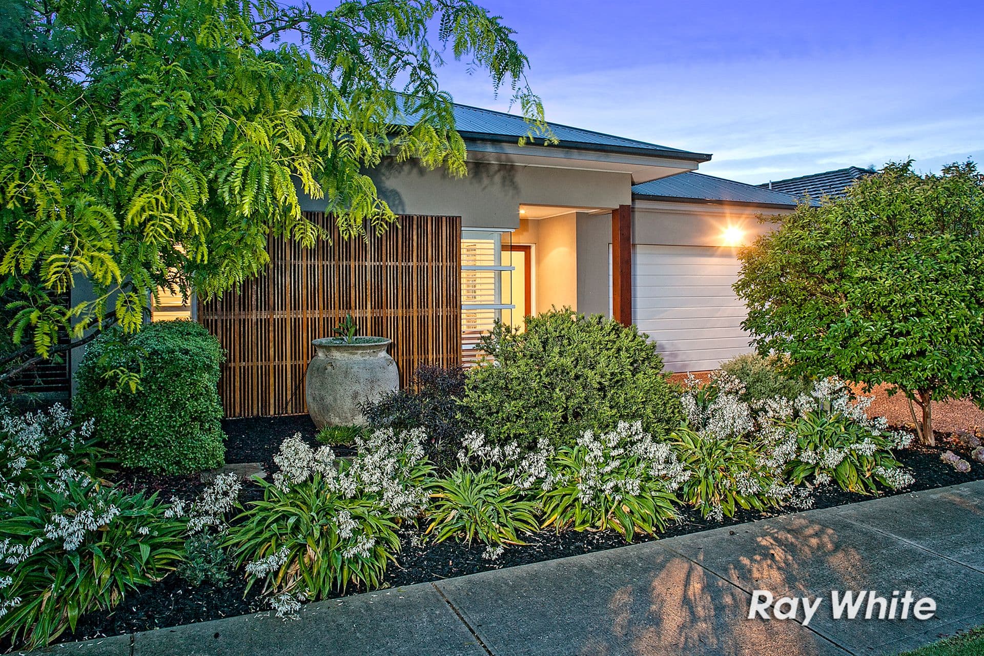 13 Crepe Avenue, Cranbourne West VIC 3977, Cranbourne West - Thumbnail 2