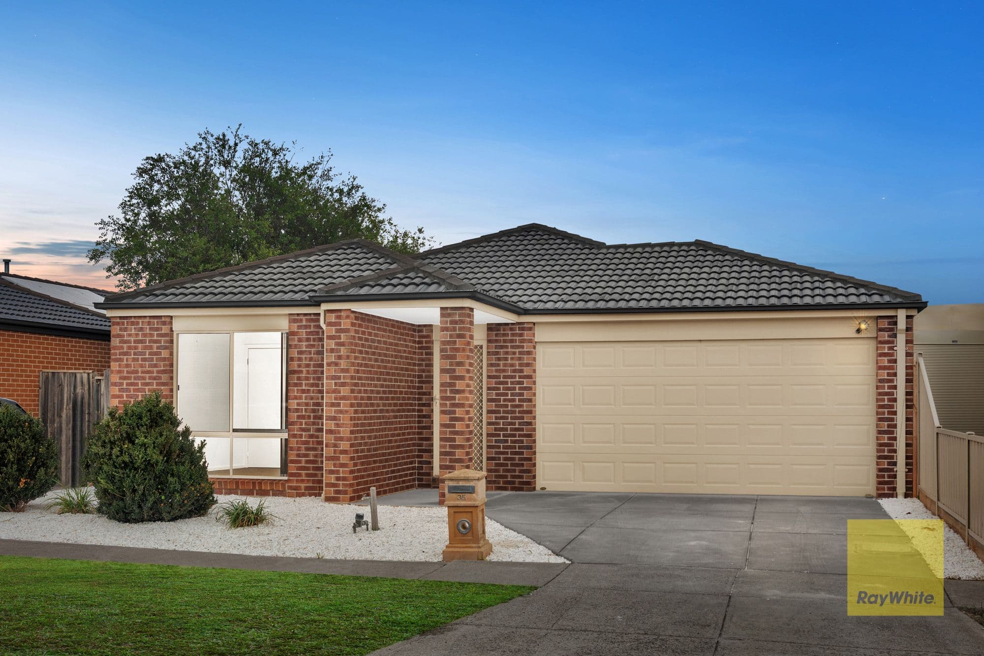 35 Holland Crescent, Truganina VIC 3029, Truganina - Thumbnail 2