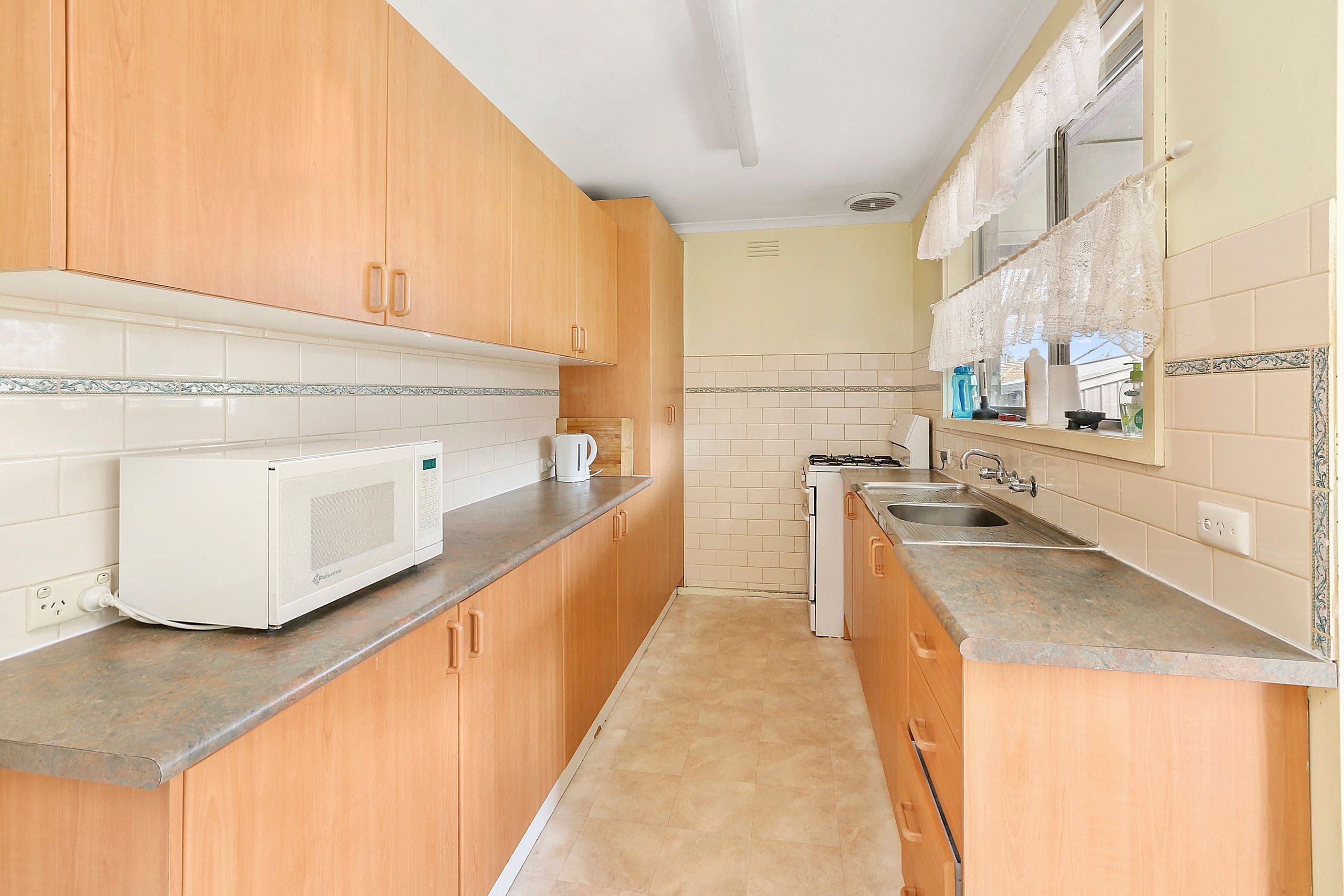 39 Carmarthen Drive, Corio VIC 3214, Corio - Thumbnail 2