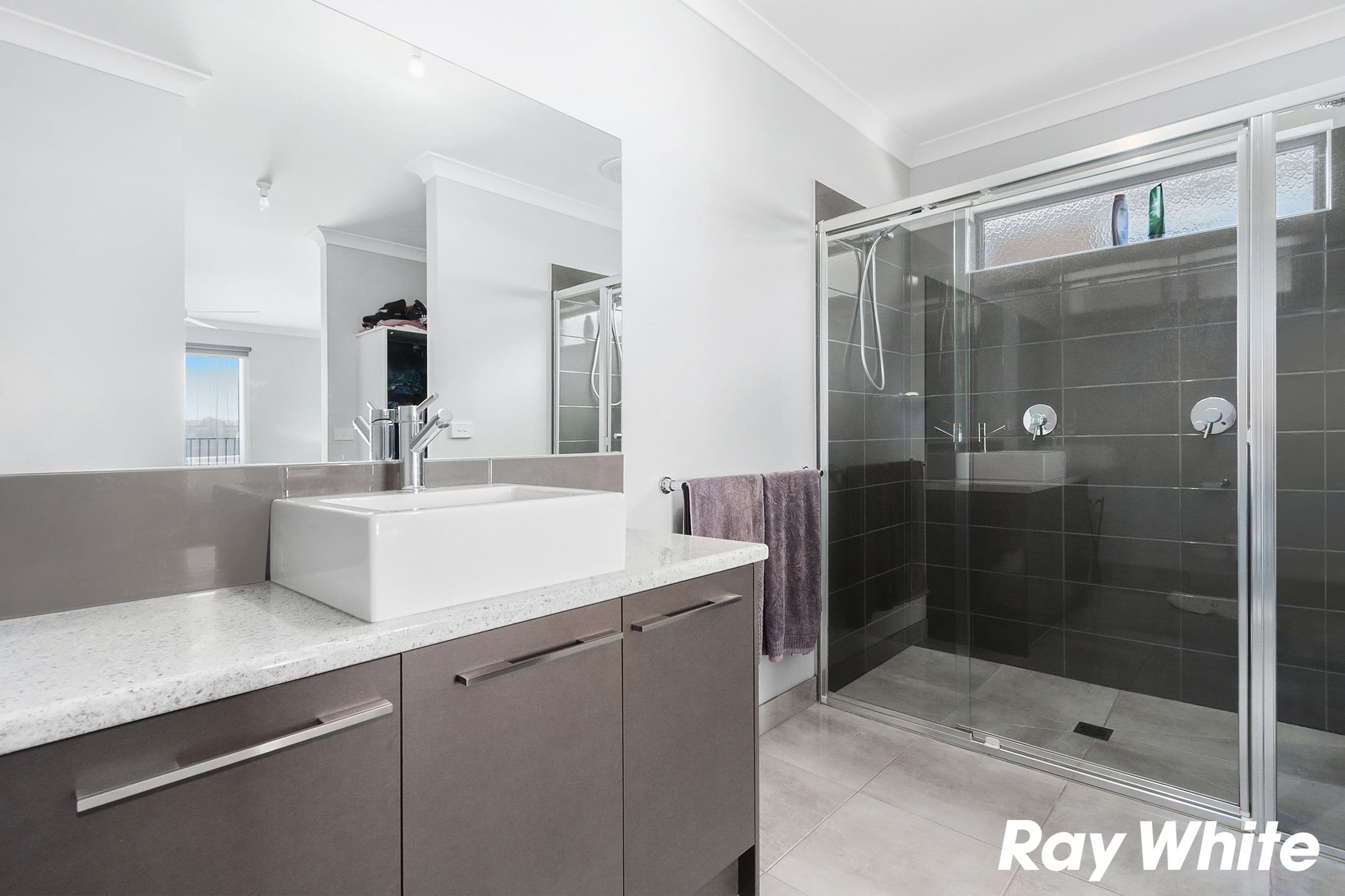 6 Golden Avenue, Warragul VIC 3820, Warragul - Thumbnail 6