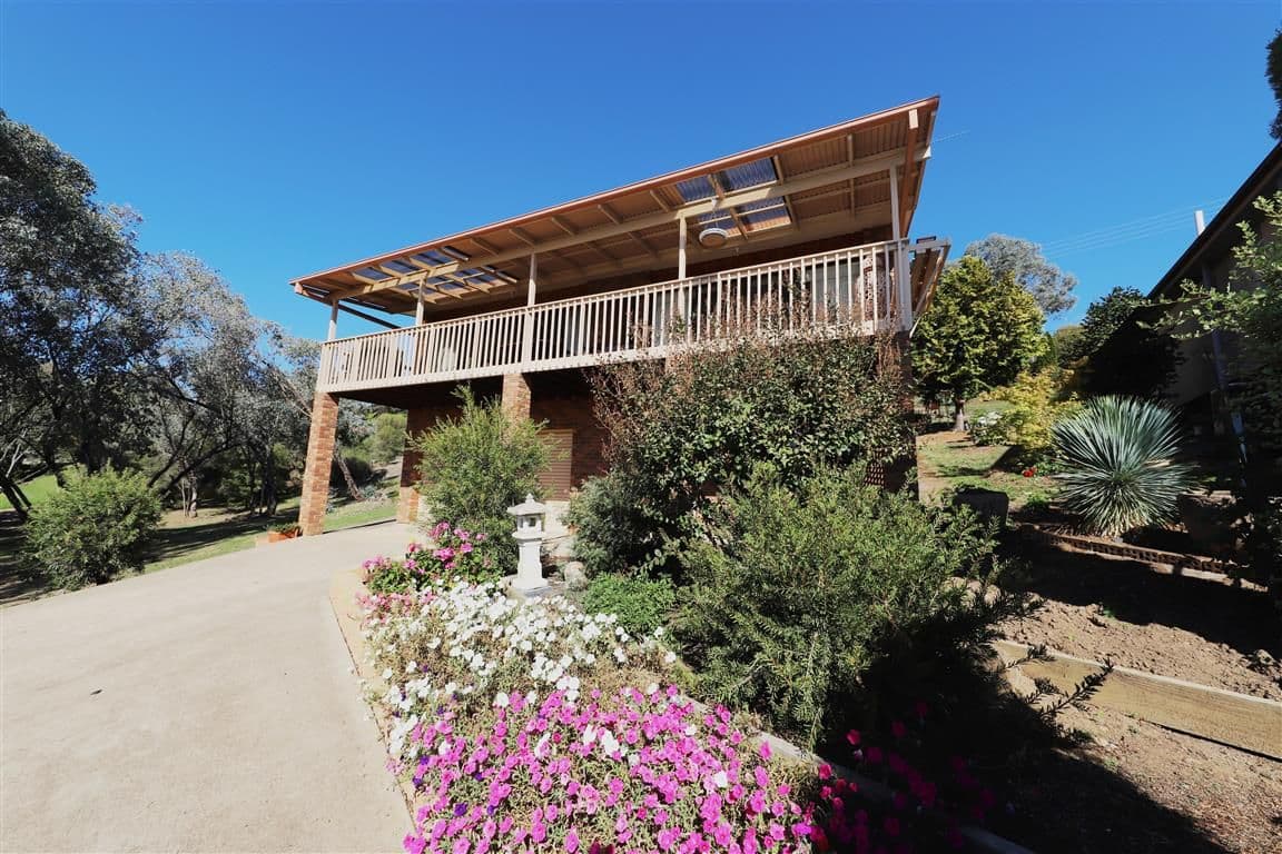 11 Wilkinson Place, Tumut - Image 1