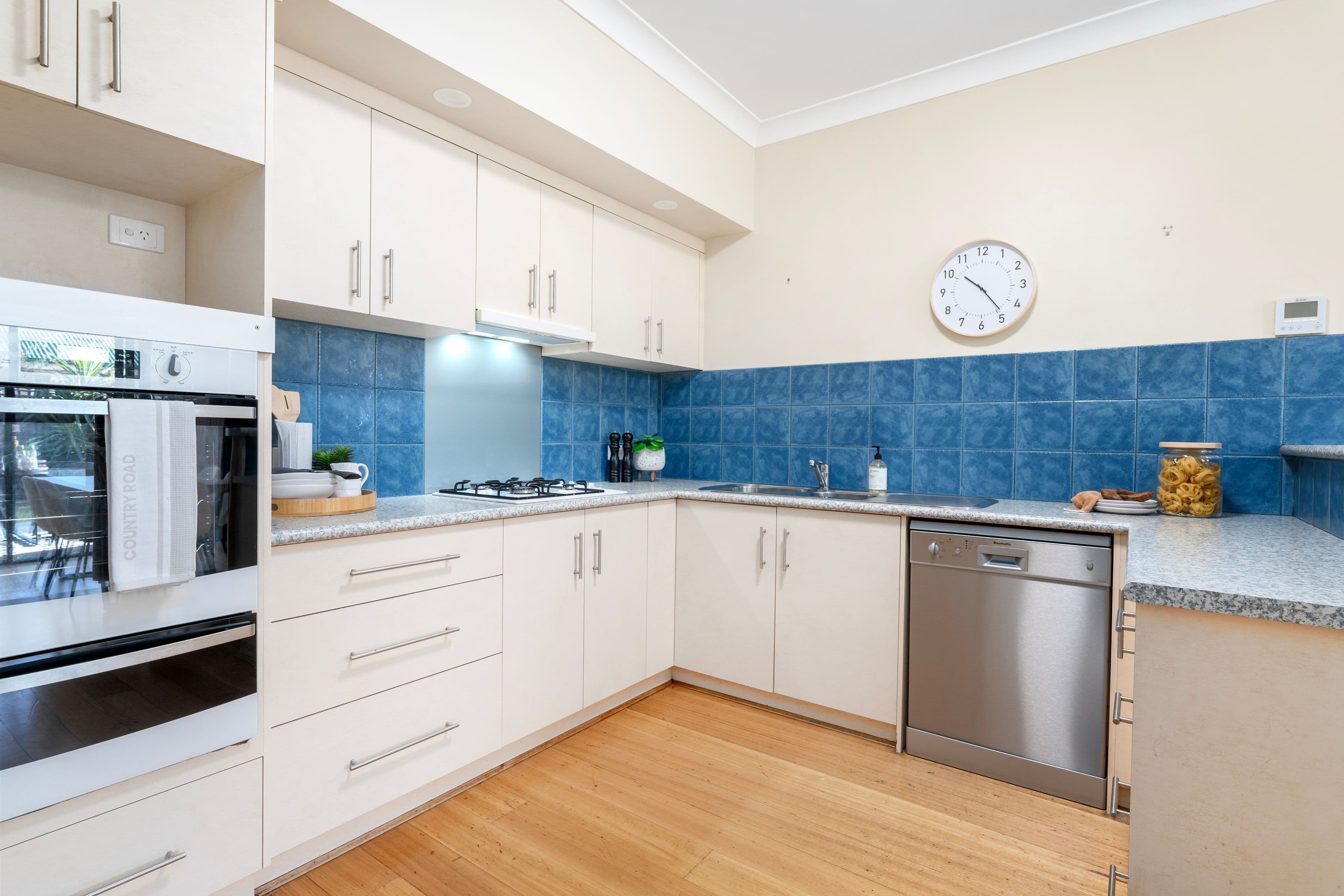 1037 Calimo Street, North Albury NSW 2640, North Albury - Thumbnail 2