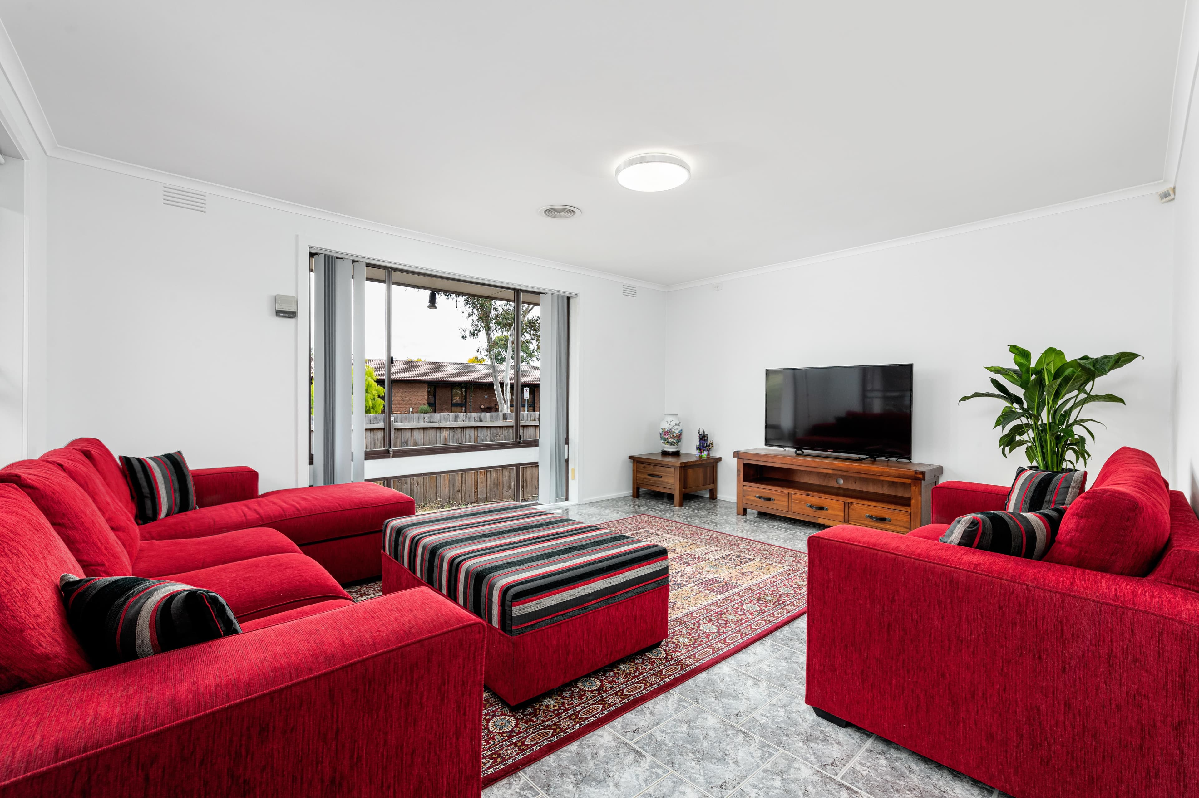 1 Rawdon Court, Mill Park VIC 3082, Mill Park - Thumbnail 3