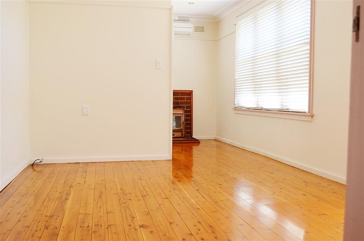 17 Adrienne Crescent, Mount Waverley, Mount Waverley - Thumbnail 4
