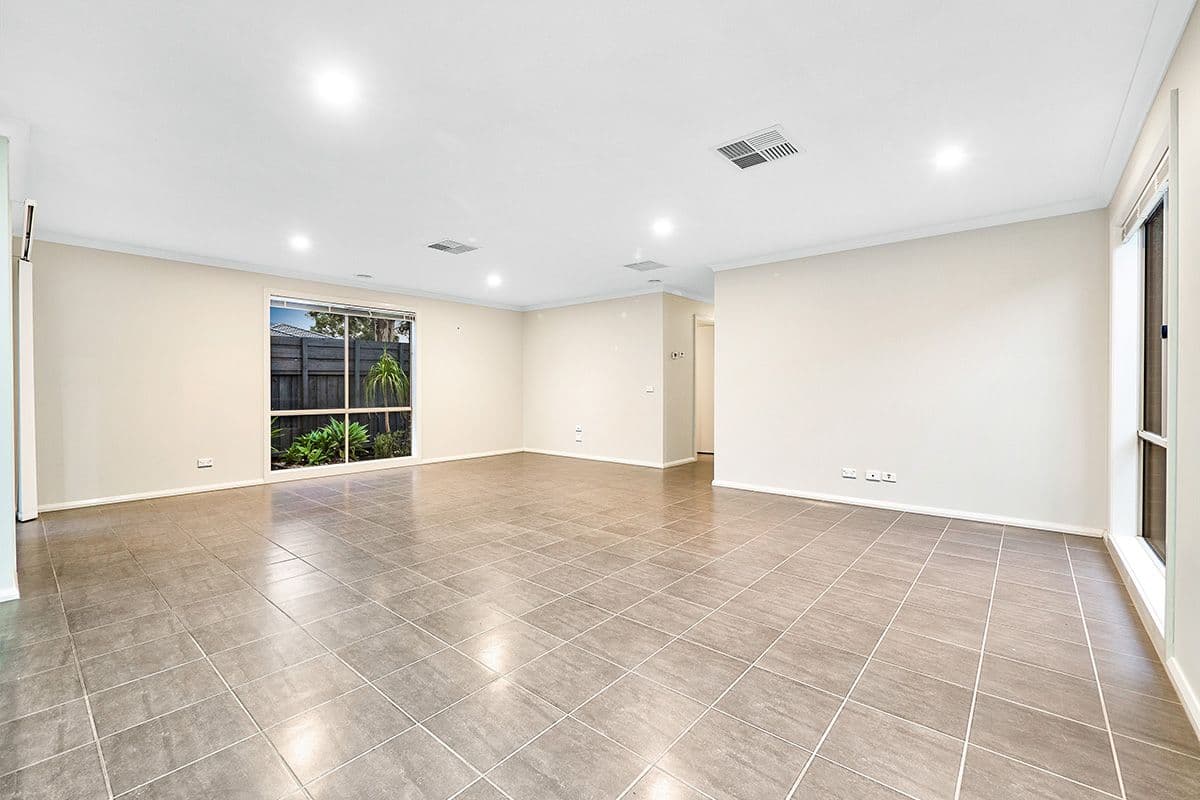 12 Hogan Street, Cranbourne East VIC 3977, Cranbourne East - Thumbnail 5