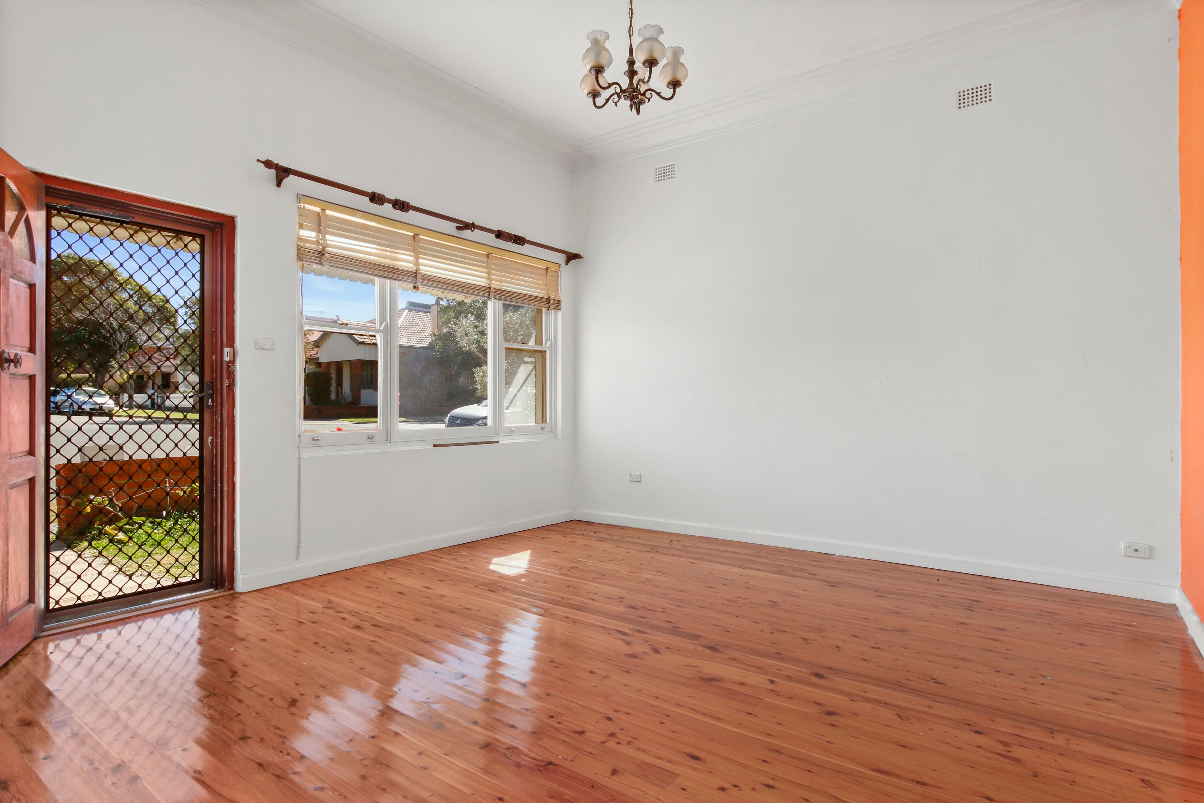 29 Grantham Street, Carlton - Thumbnail 2