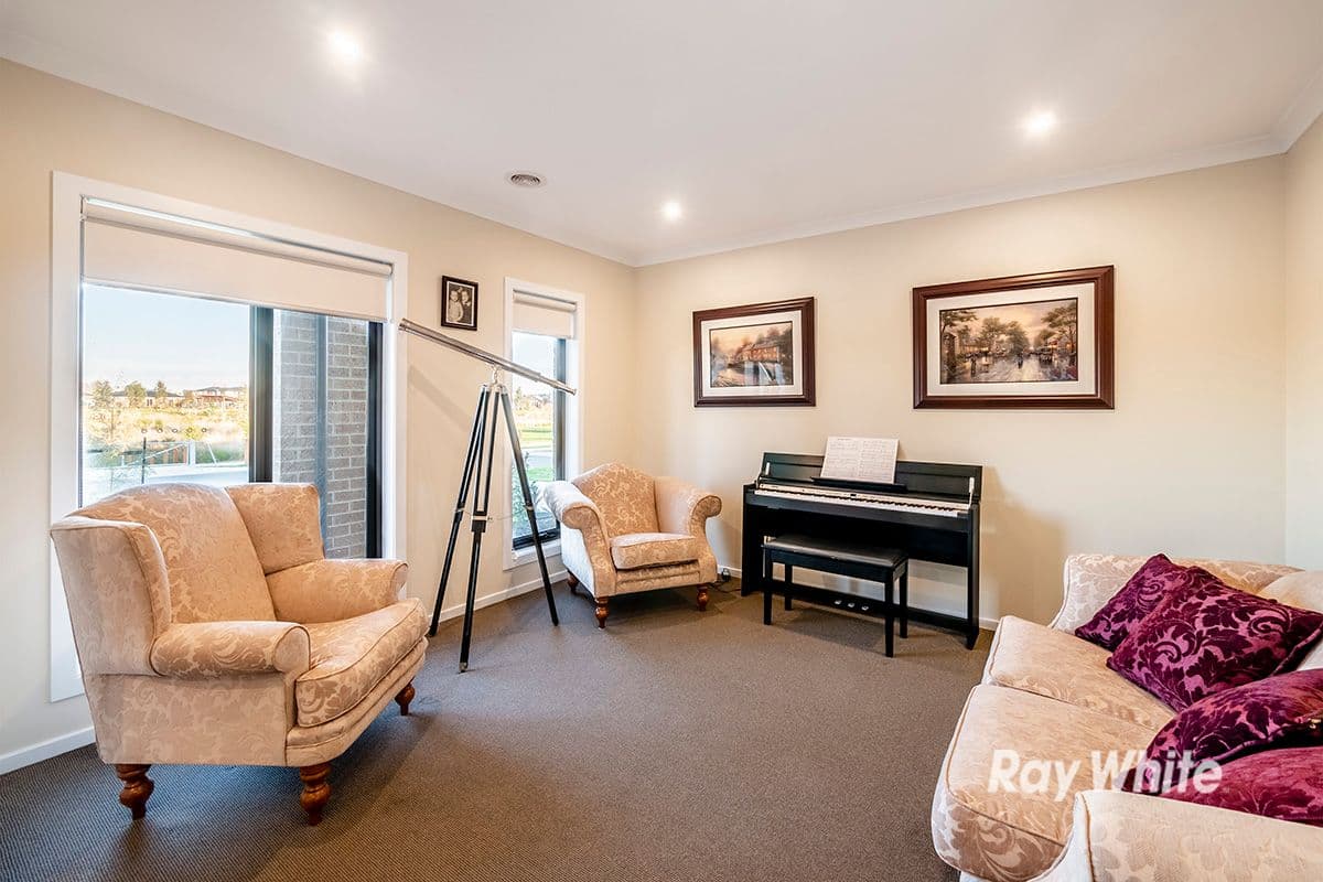 33 Trillium Boulevard, Cranbourne North VIC 3977, Cranbourne North - Thumbnail 2