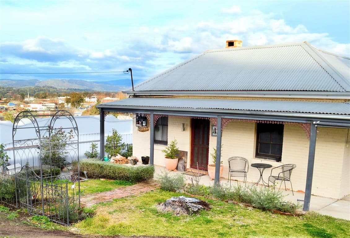 42 Carey Street, Tumut - Image 1