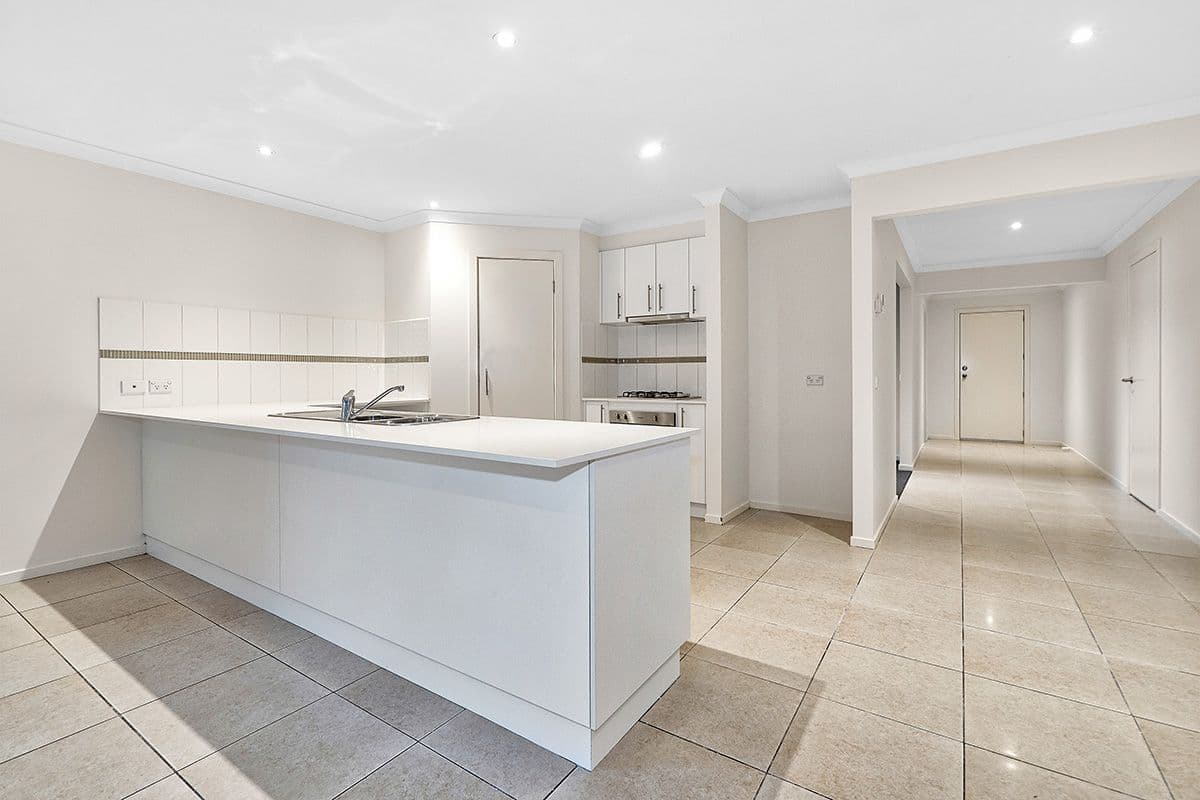 7 Beauchamp Way, Cranbourne East VIC 3977, Cranbourne East - Thumbnail 5