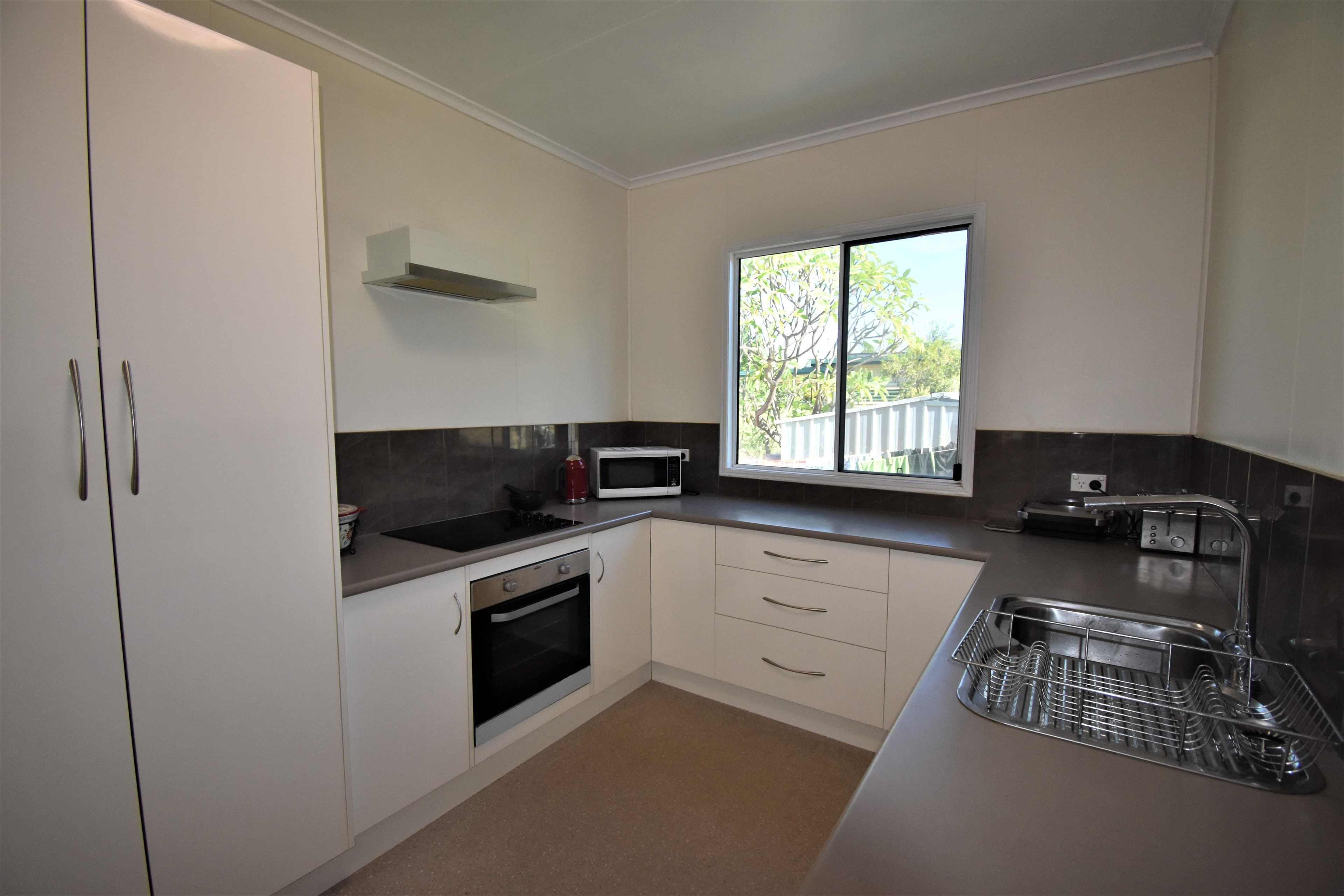 81 Cassowary Street, Longreach QLD 4730, Longreach - Thumbnail 2