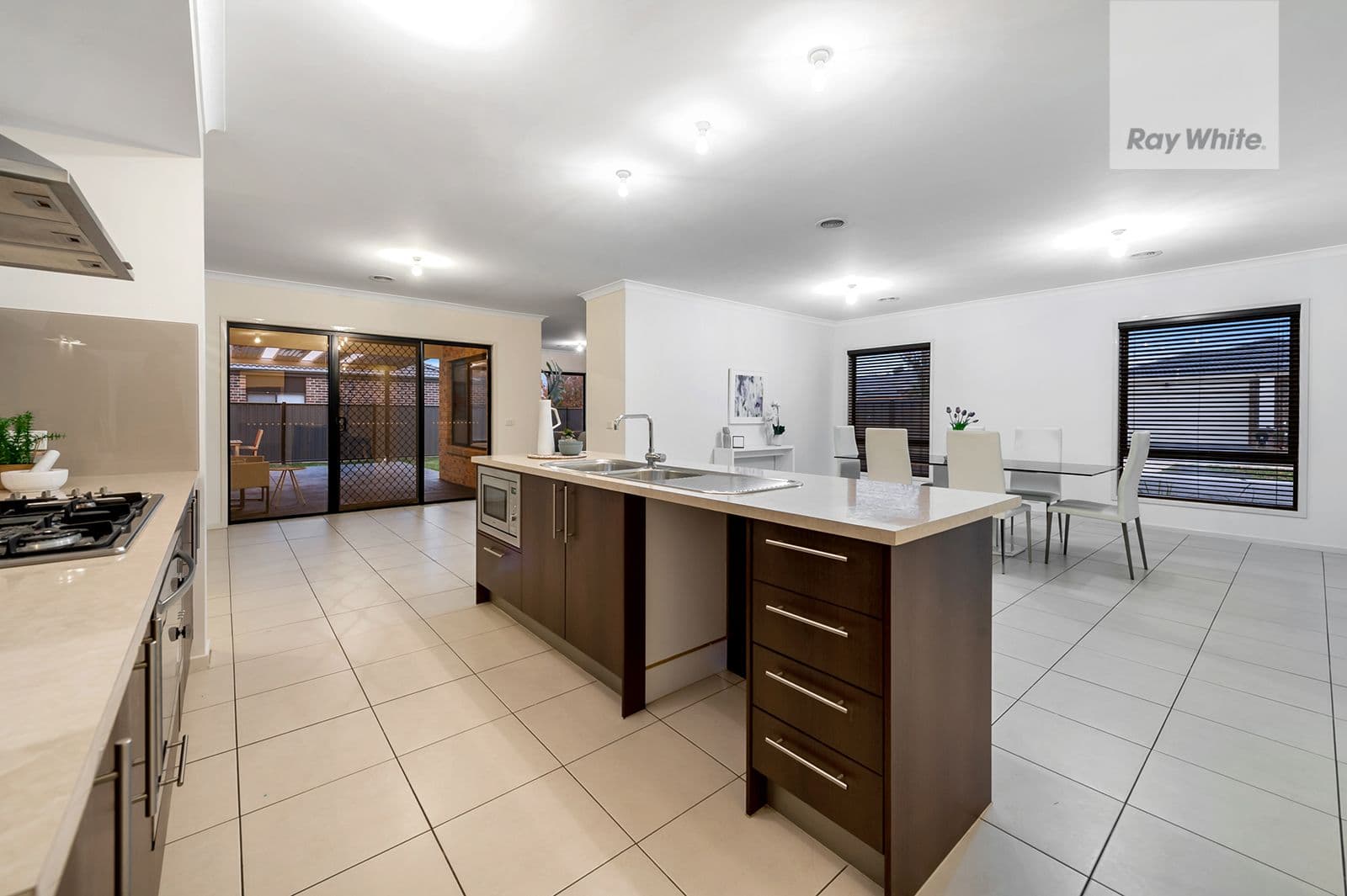 304 Waterview Boulevard, Craigieburn VIC 3064, Craigieburn - Thumbnail 5