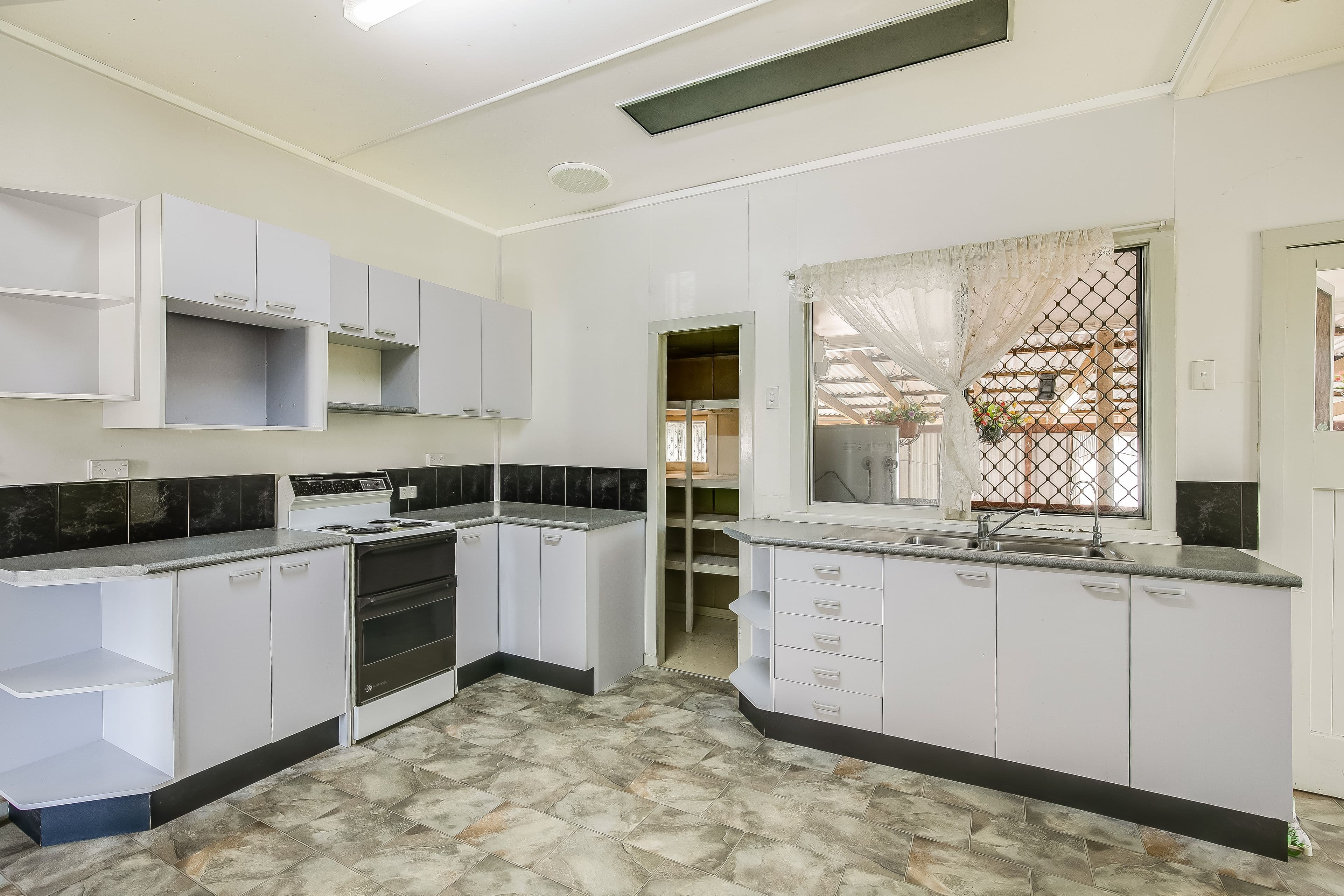 15 Farquharson Street, Harristown QLD 4350, Harristown - Thumbnail 6