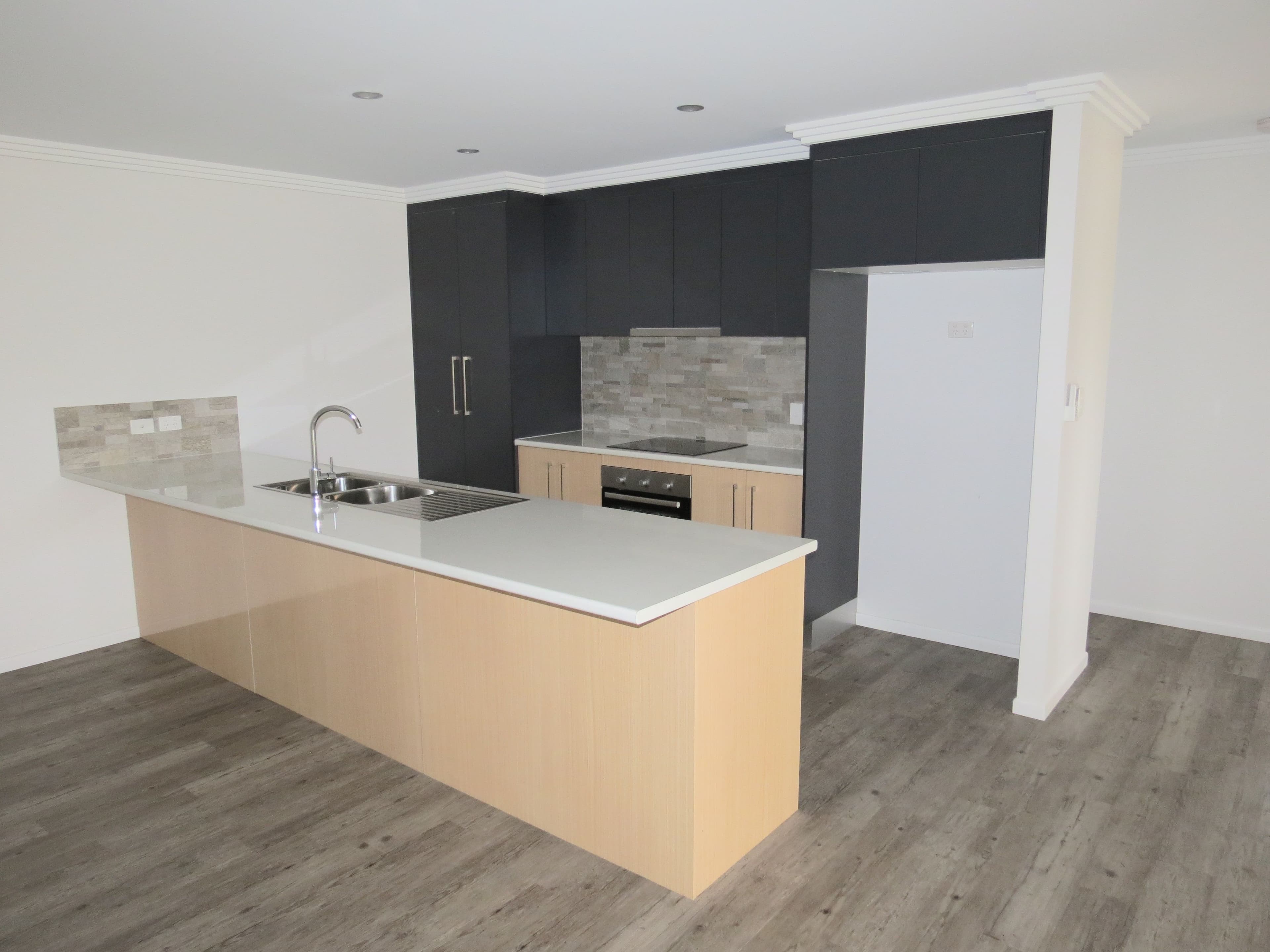 10 Milliken Street, Emerald QLD 4720, Emerald - Thumbnail 3