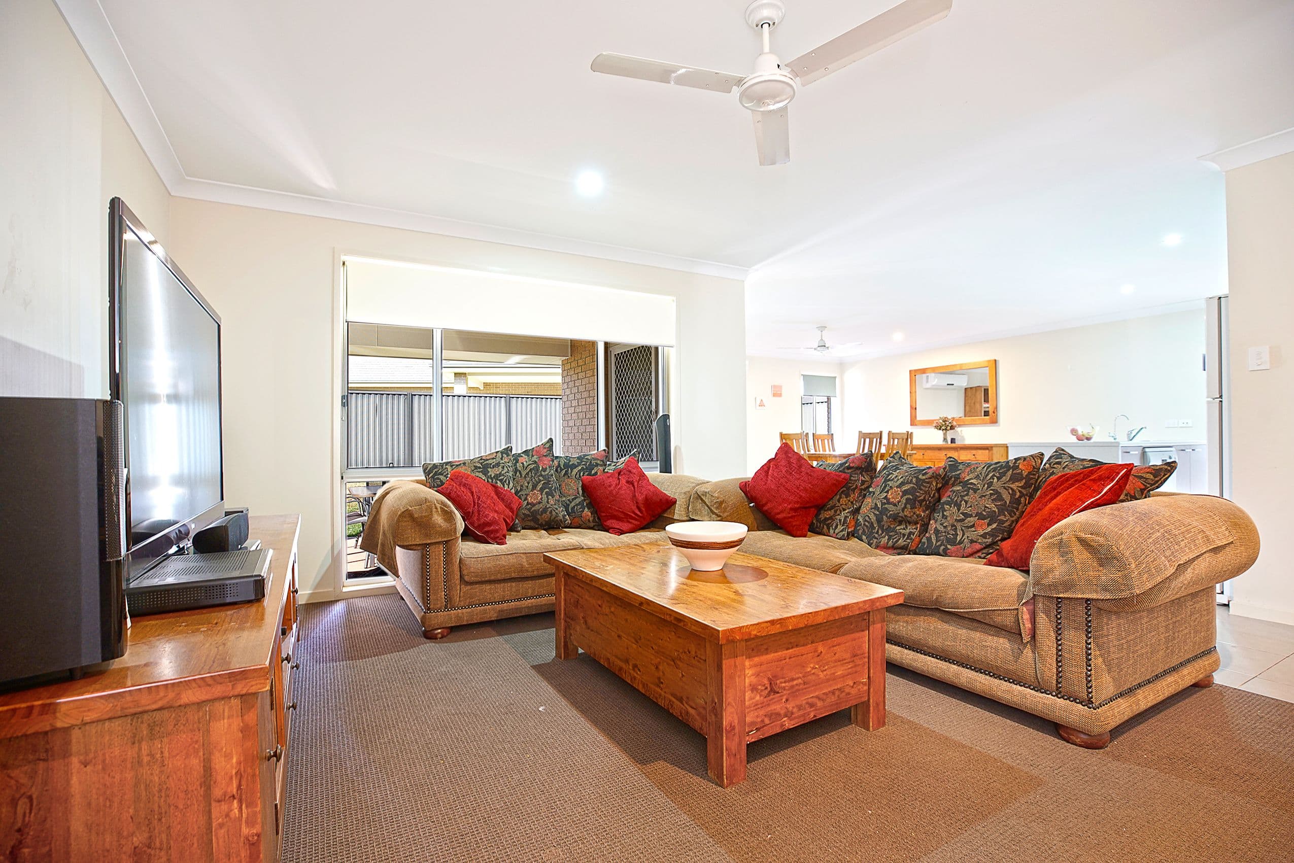 4 Tall Trees Drive, Glenmore Park - Thumbnail 2