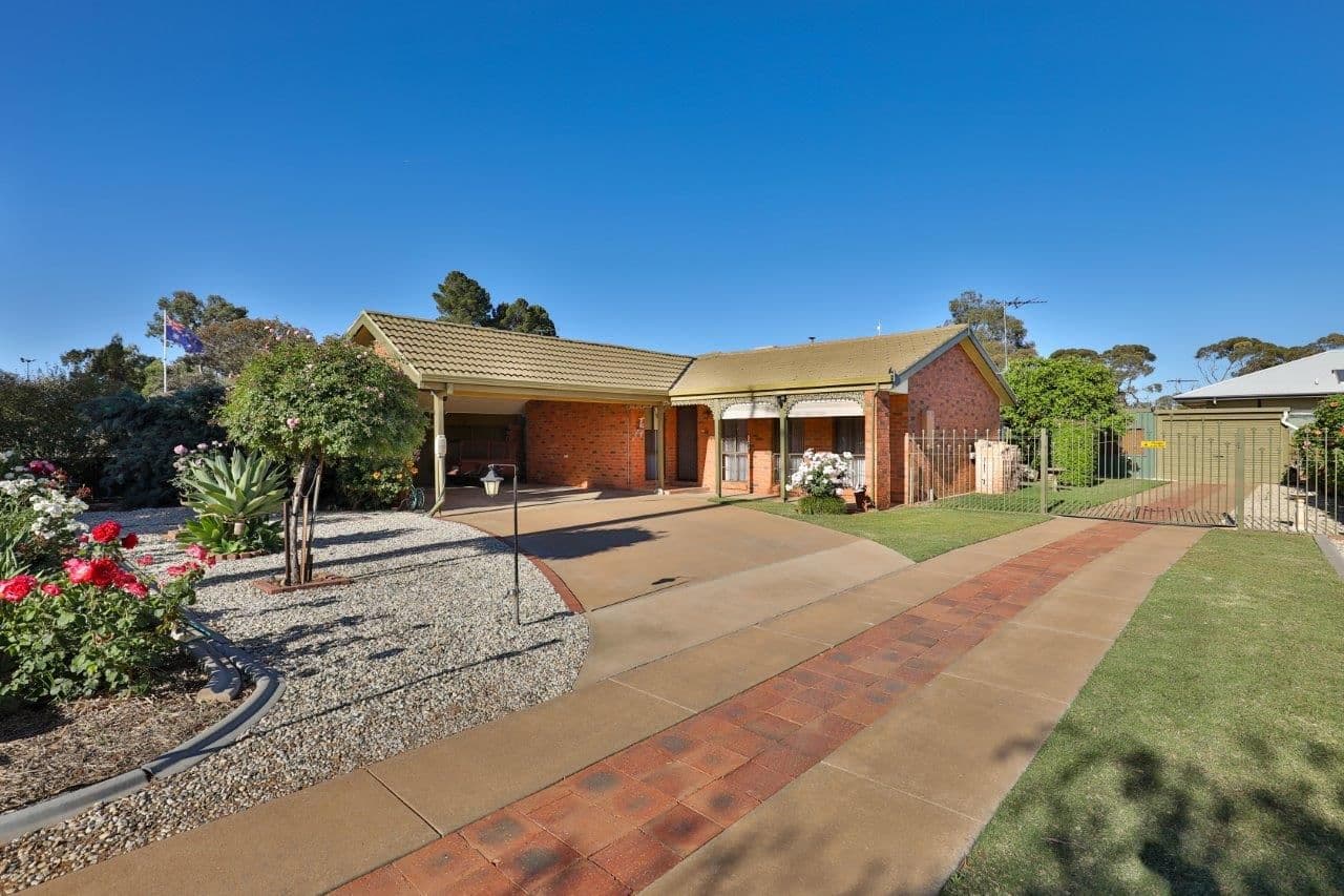 3 Forbes Drive, Merbein VIC 3505, Merbein - Thumbnail 2