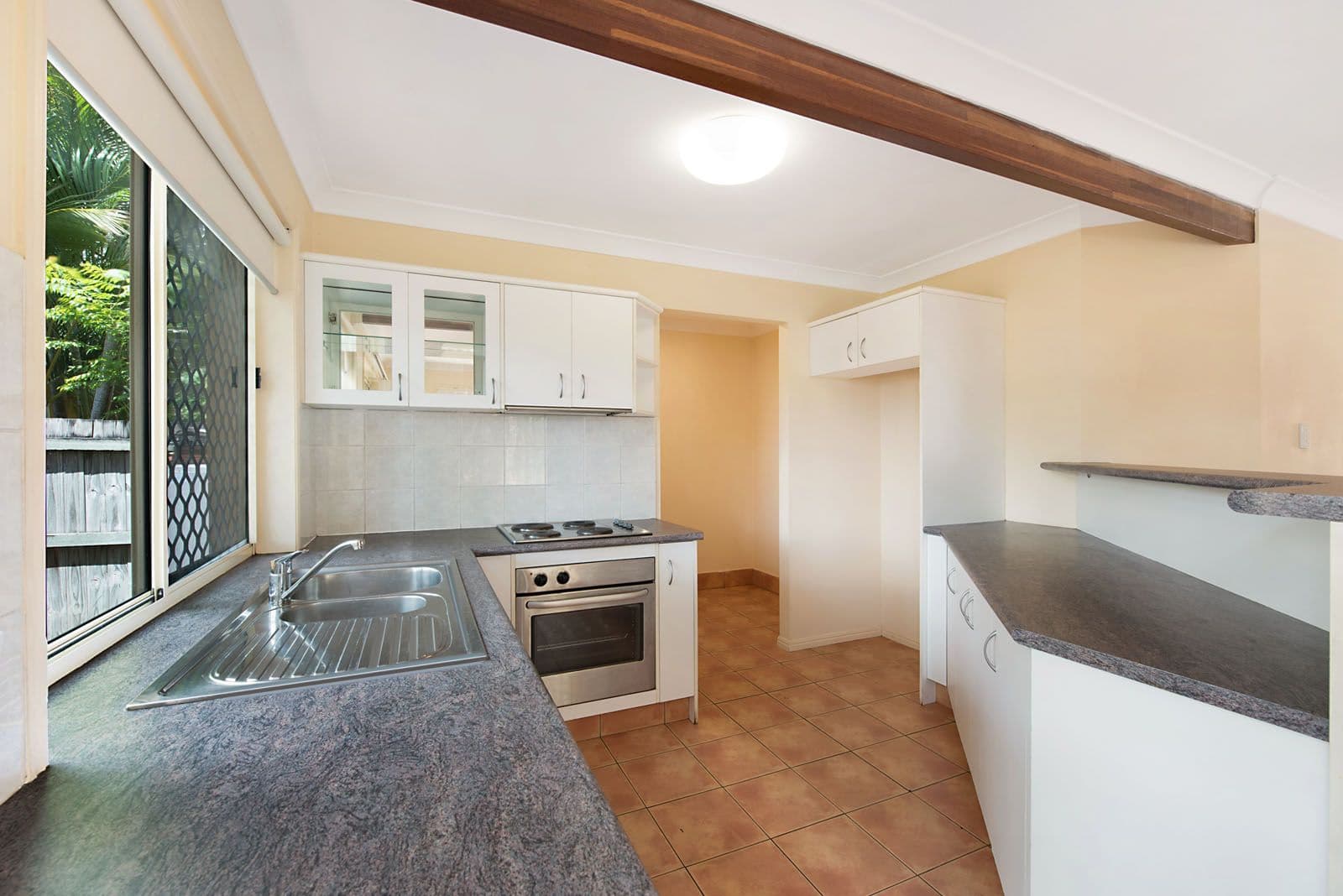32 Iris Street, Holland Park West QLD 4121, Holland Park West - Thumbnail 3
