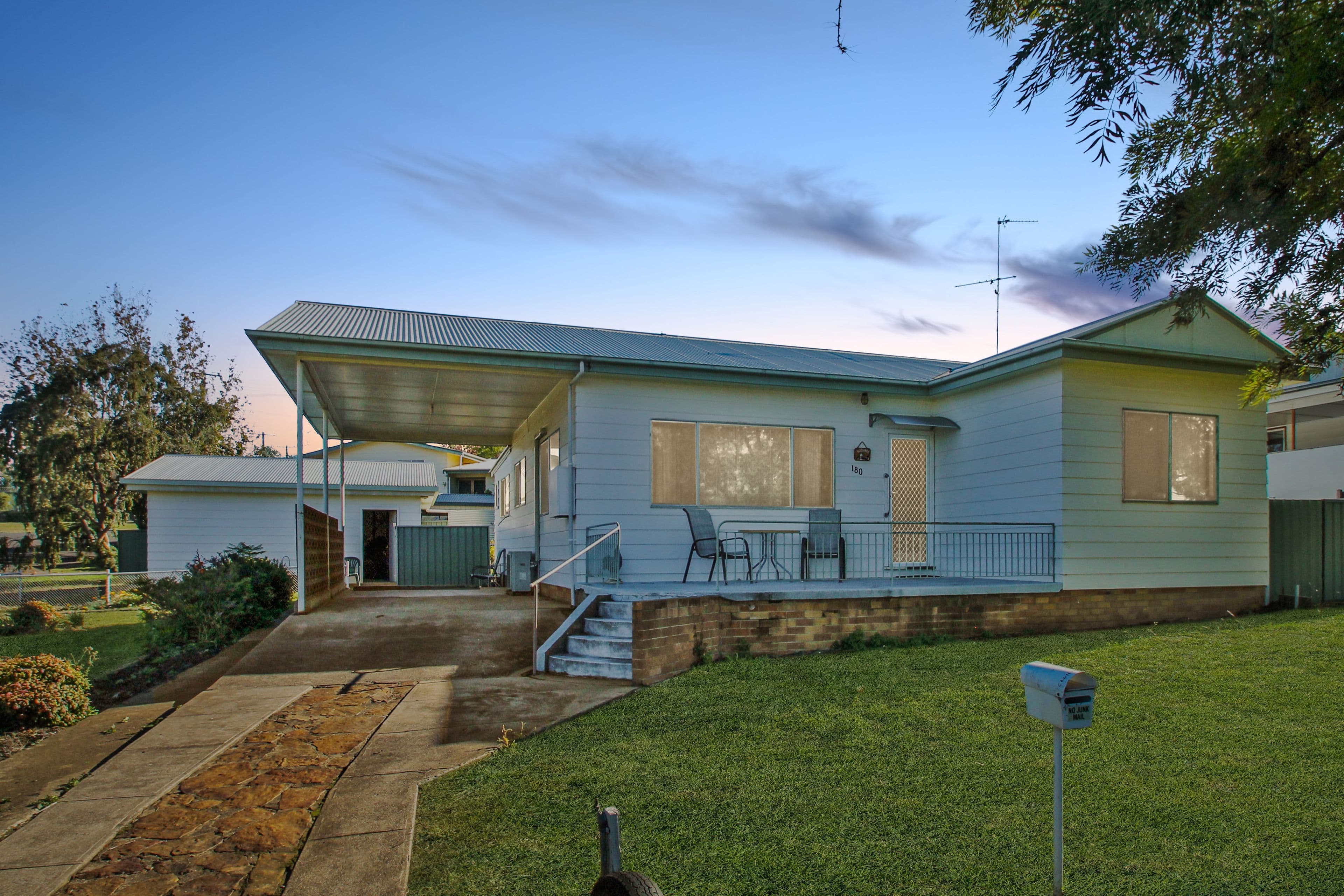 180 Hawker Street, Quirindi NSW 2343, Quirindi - Image 1