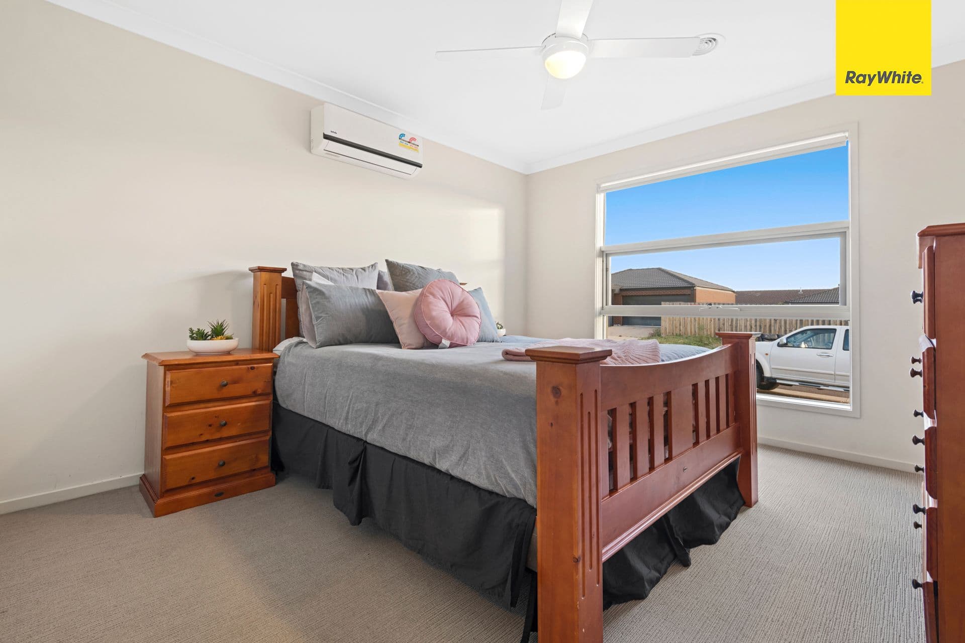 14 Hinkler Crescent, Brookfield VIC 3338, Brookfield - Thumbnail 2