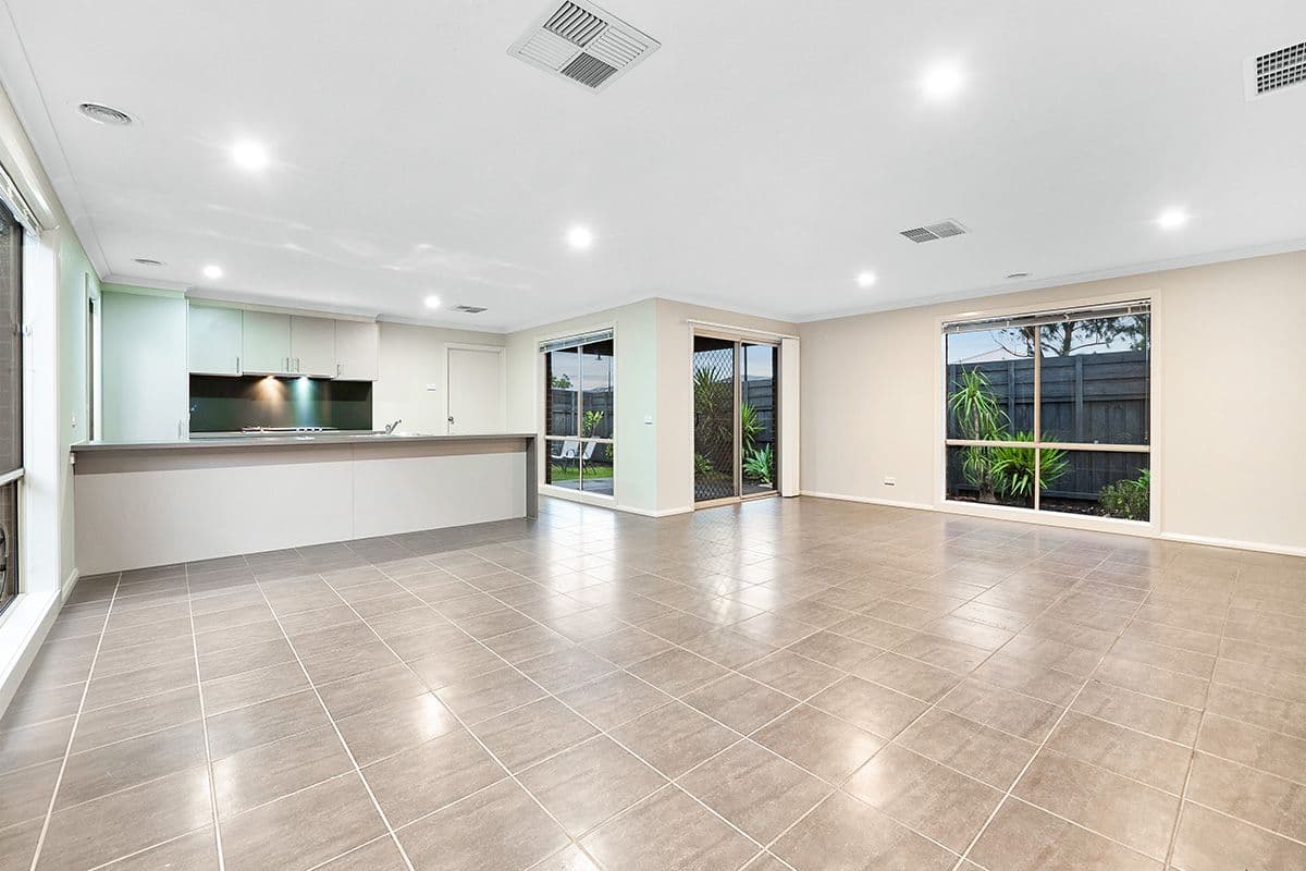 12 Hogan Street, Cranbourne East VIC 3977, Cranbourne East - Thumbnail 3