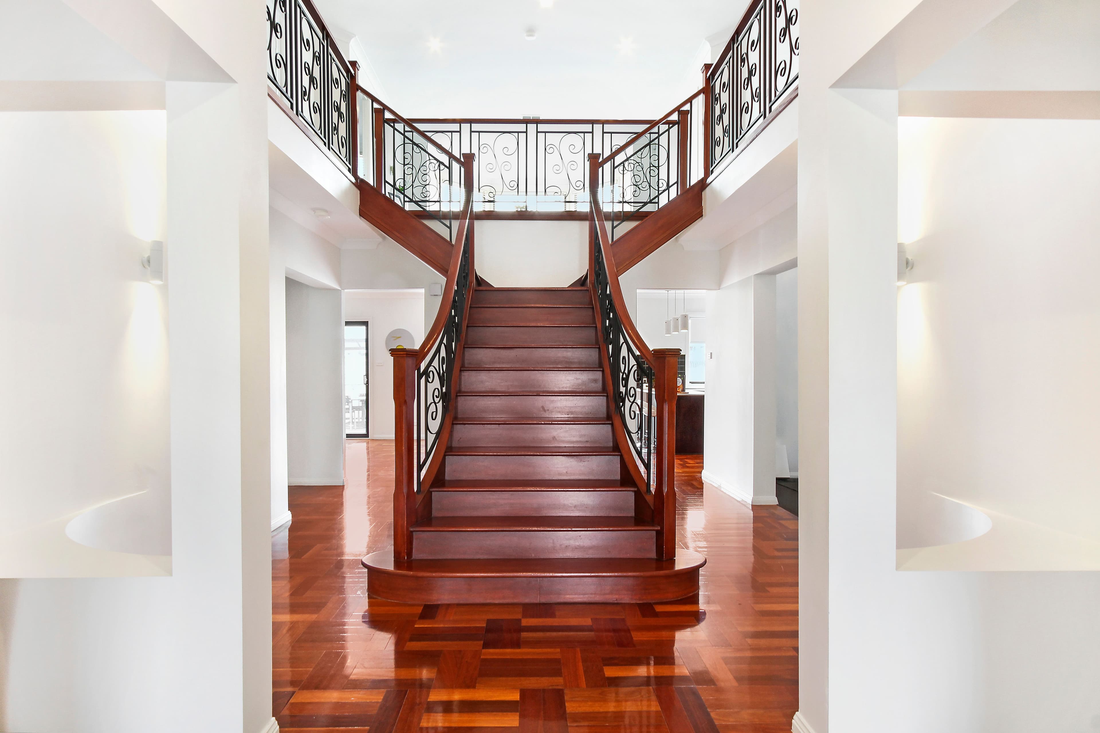8 Ringarooma Circuit, West Hoxton - Thumbnail 2