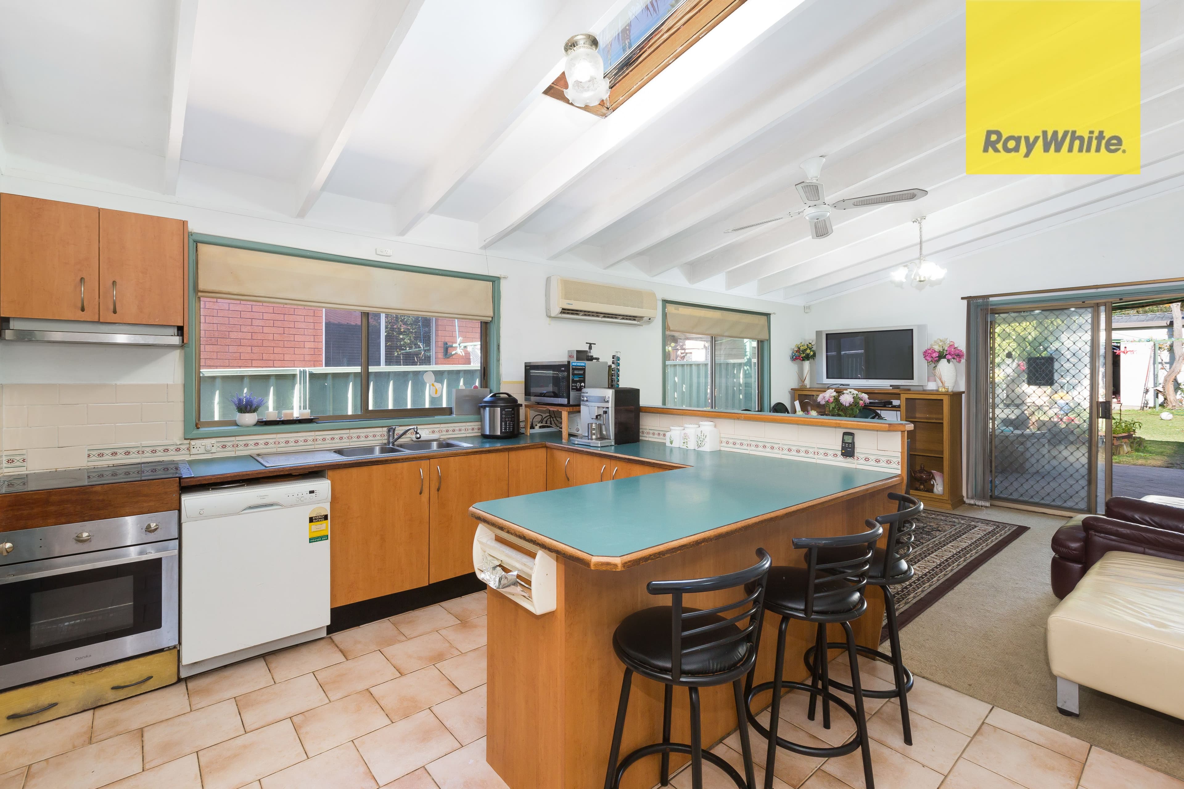 26 Captain Cook Drive, Caringbah - Thumbnail 3