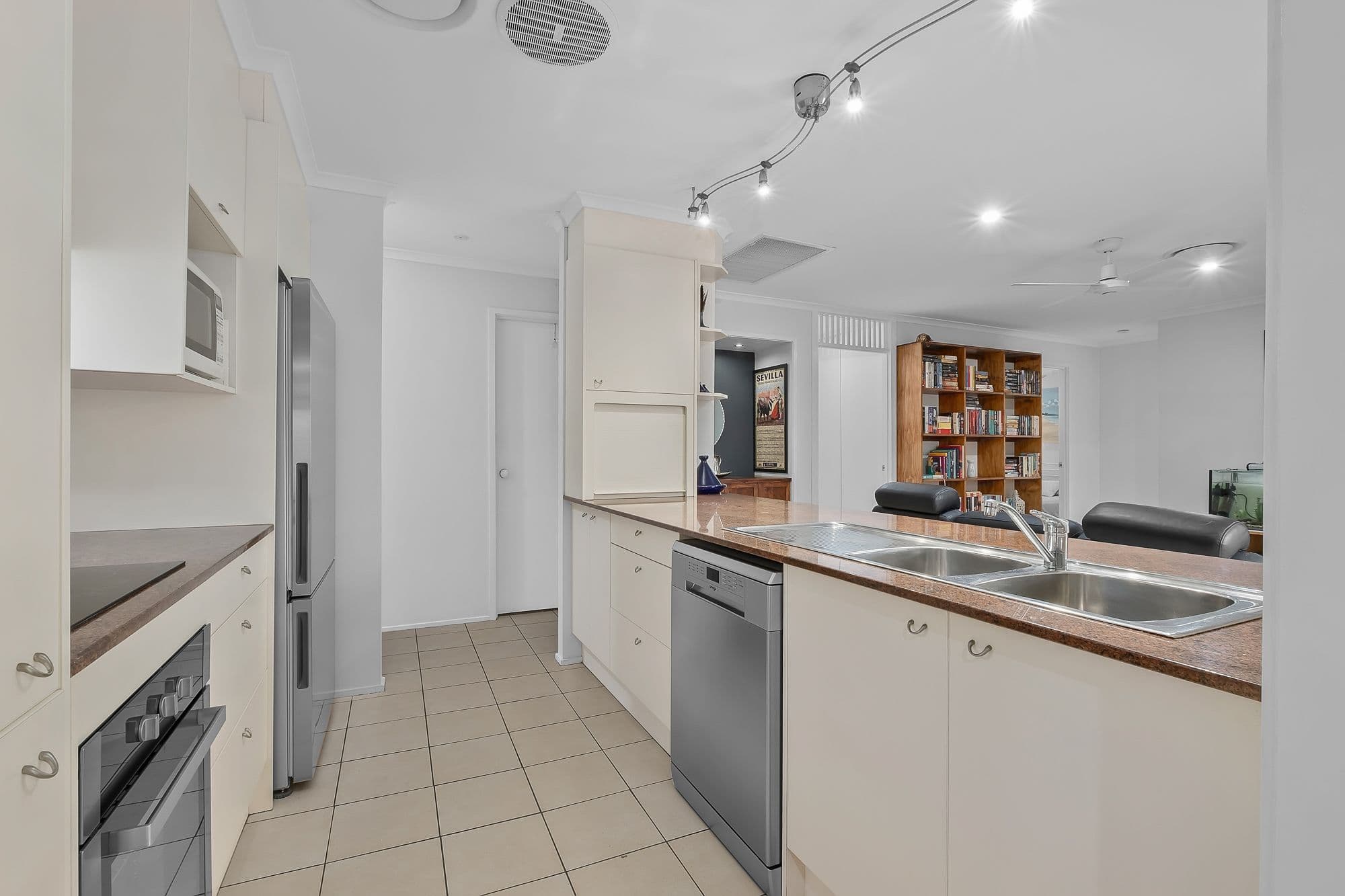 66 Dove Tree Crescent, Sinnamon Park QLD 4073, Sinnamon Park - Thumbnail 4