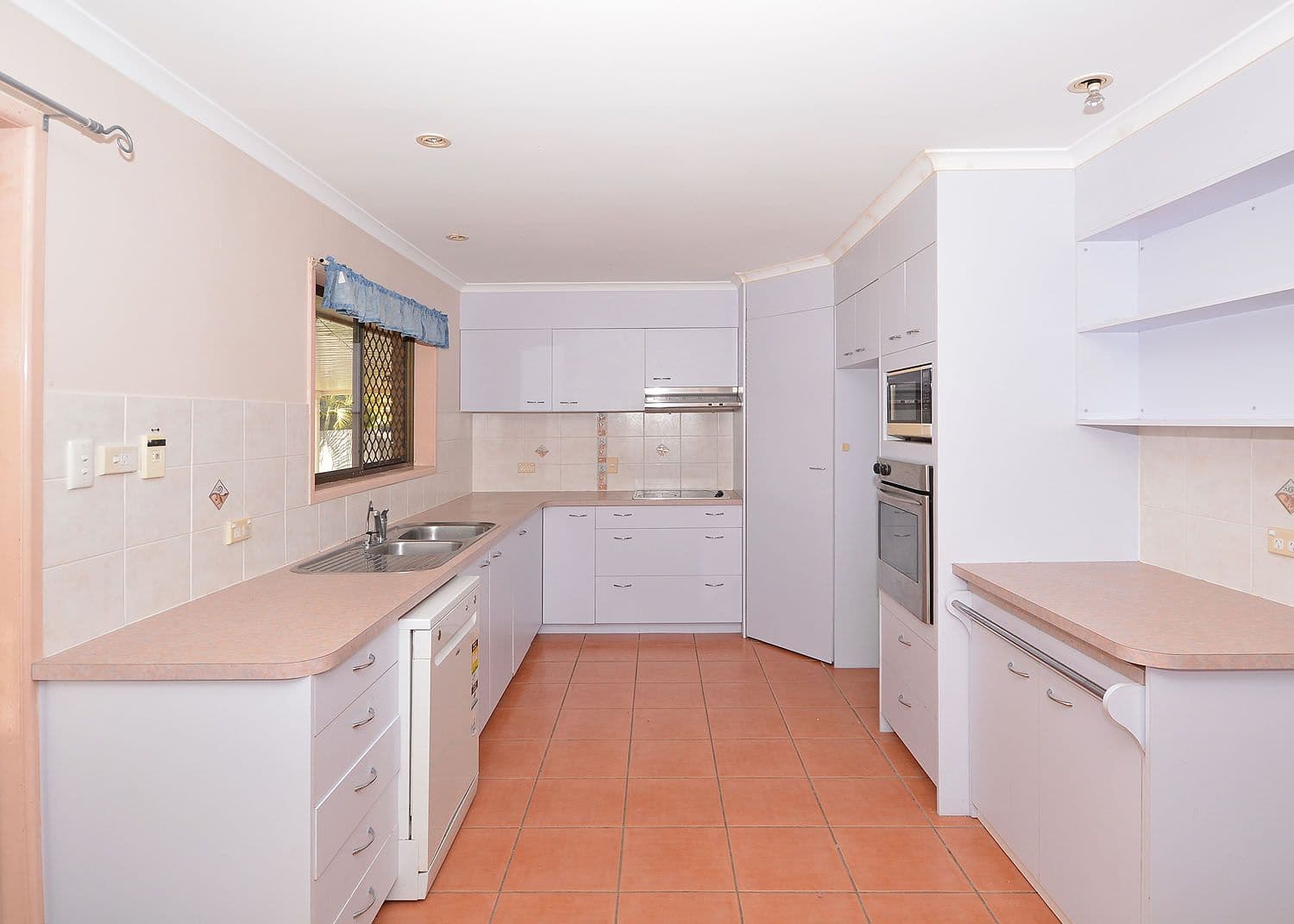 14 Maryanne Court, Point Vernon QLD 4655, Point Vernon - Thumbnail 3
