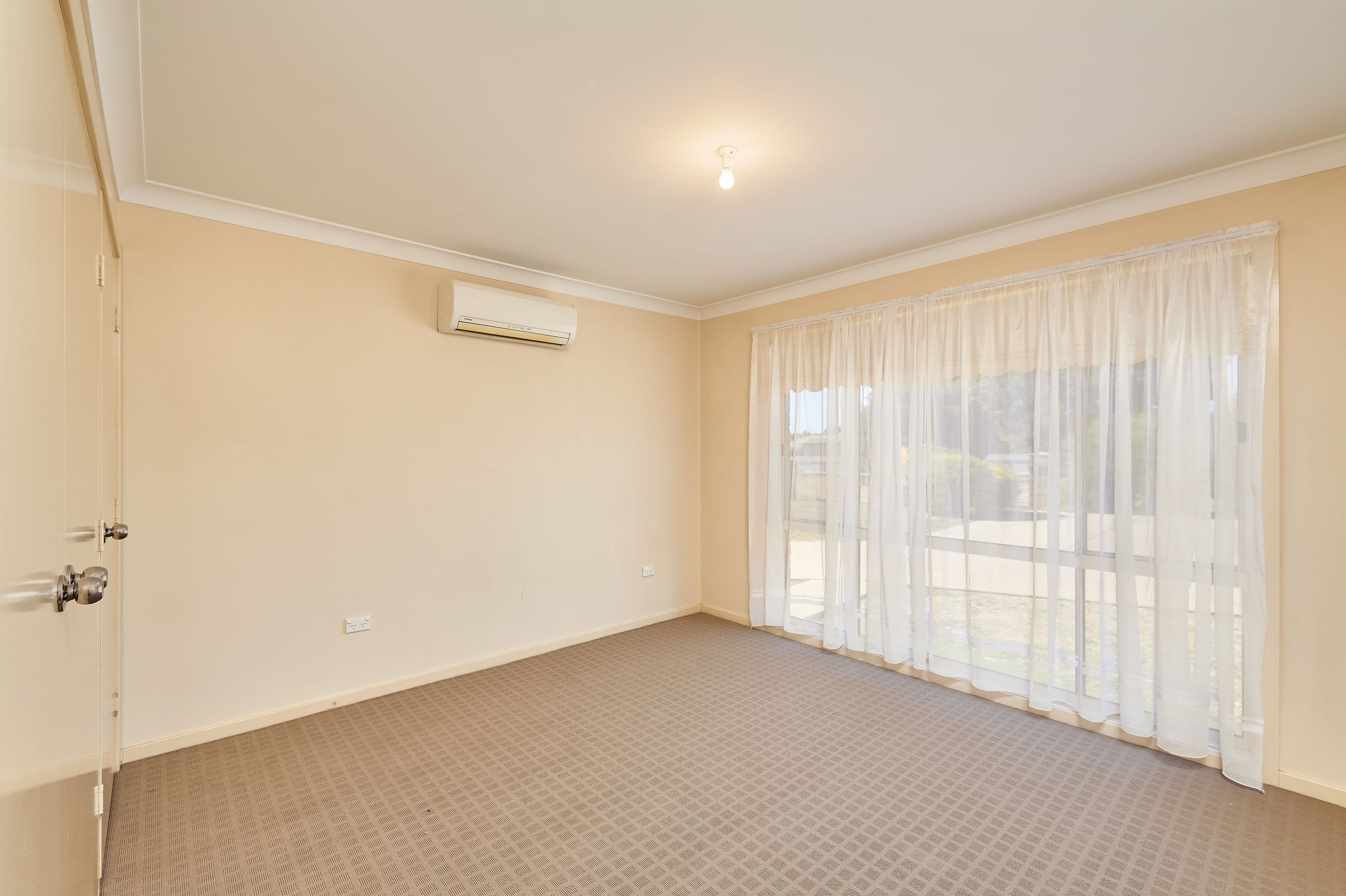108 Undurra Drive, Glenfield Park - Thumbnail 5