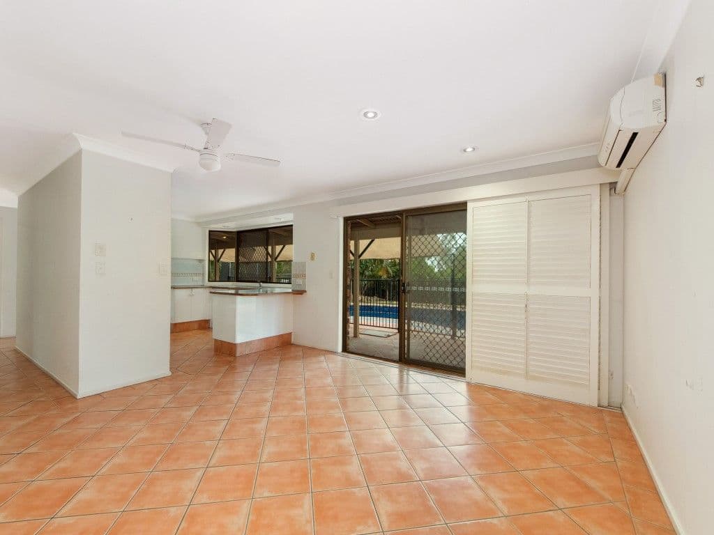 8 Mendooran Court, Oxenford QLD 4210, Oxenford - Thumbnail 5