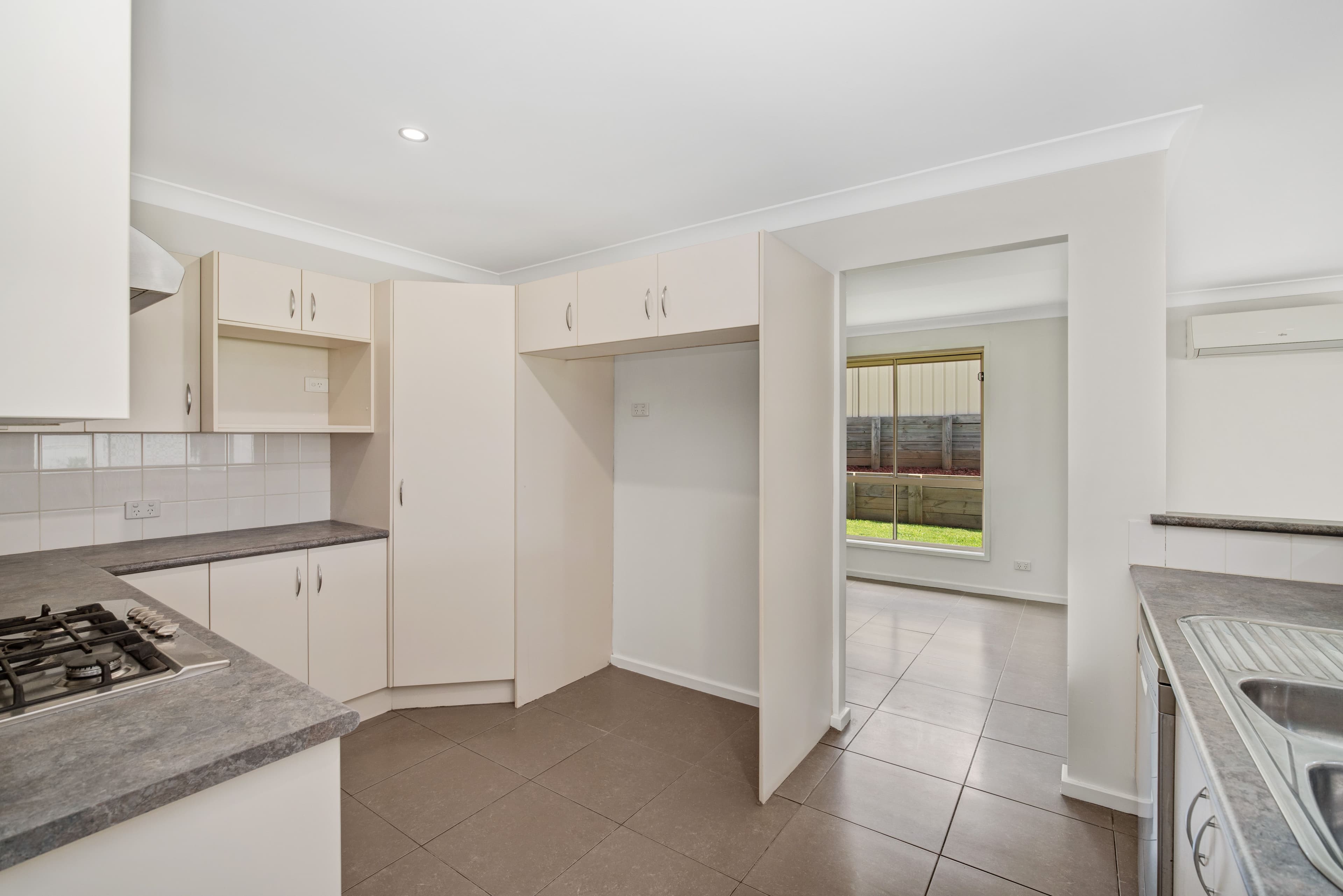 140 Regiment Road, Rutherford - Thumbnail 3