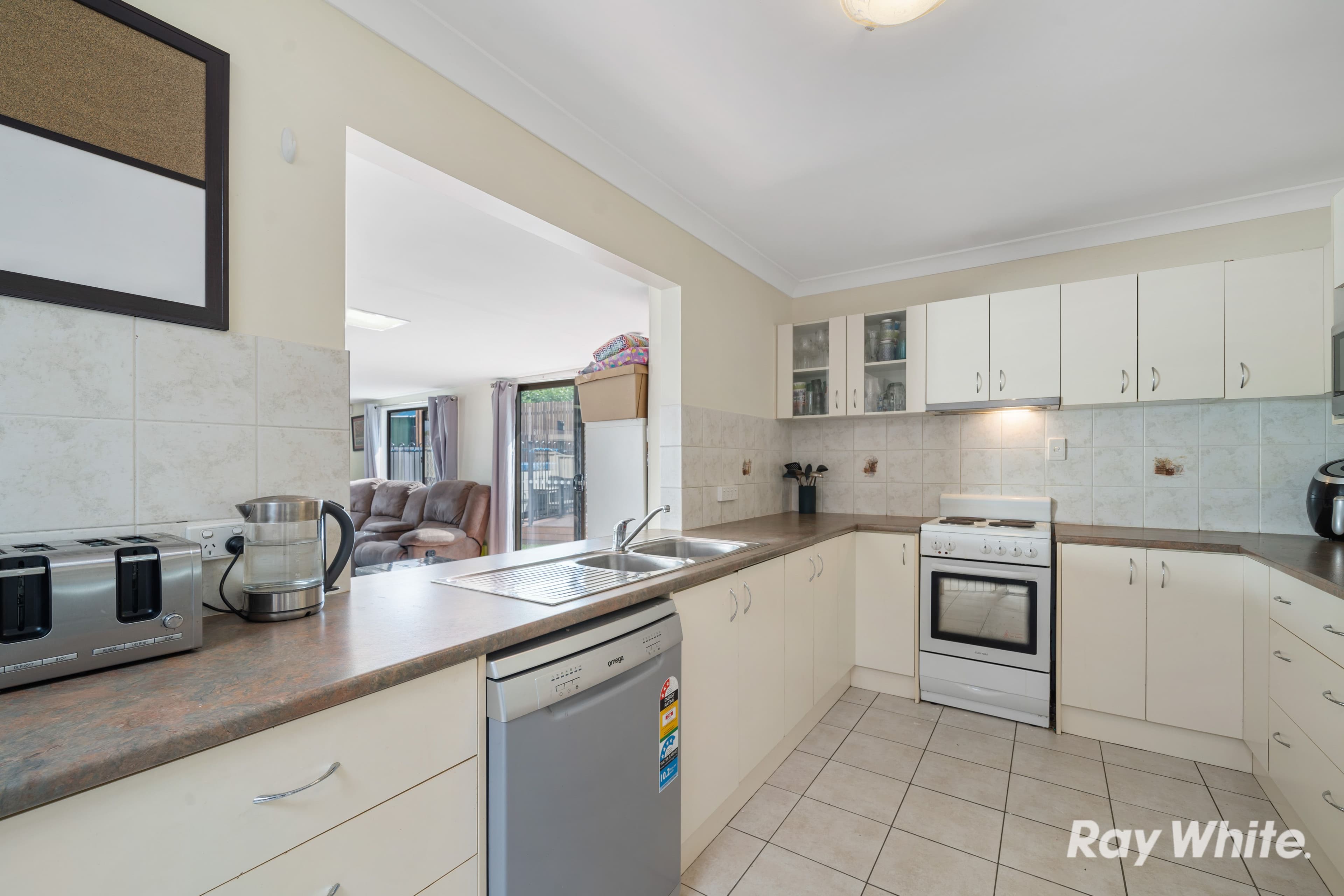 8 Grix Court, Crestmead QLD 4132, Crestmead - Thumbnail 2