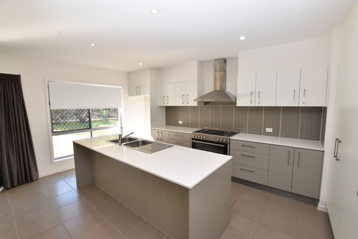19 Telopea Place, Kirkwood QLD 4680, Kirkwood - Thumbnail 3
