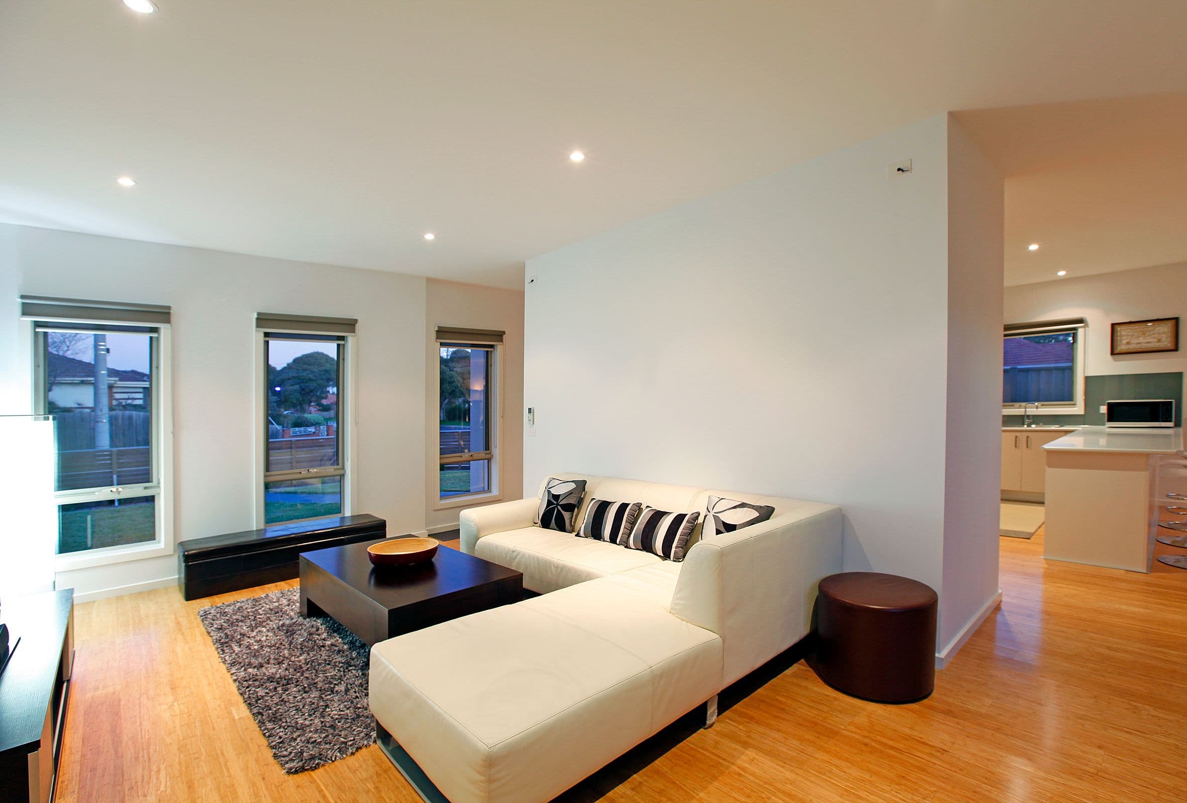 2 Robins Avenue, Reservoir VIC 3073, Reservoir - Thumbnail 2
