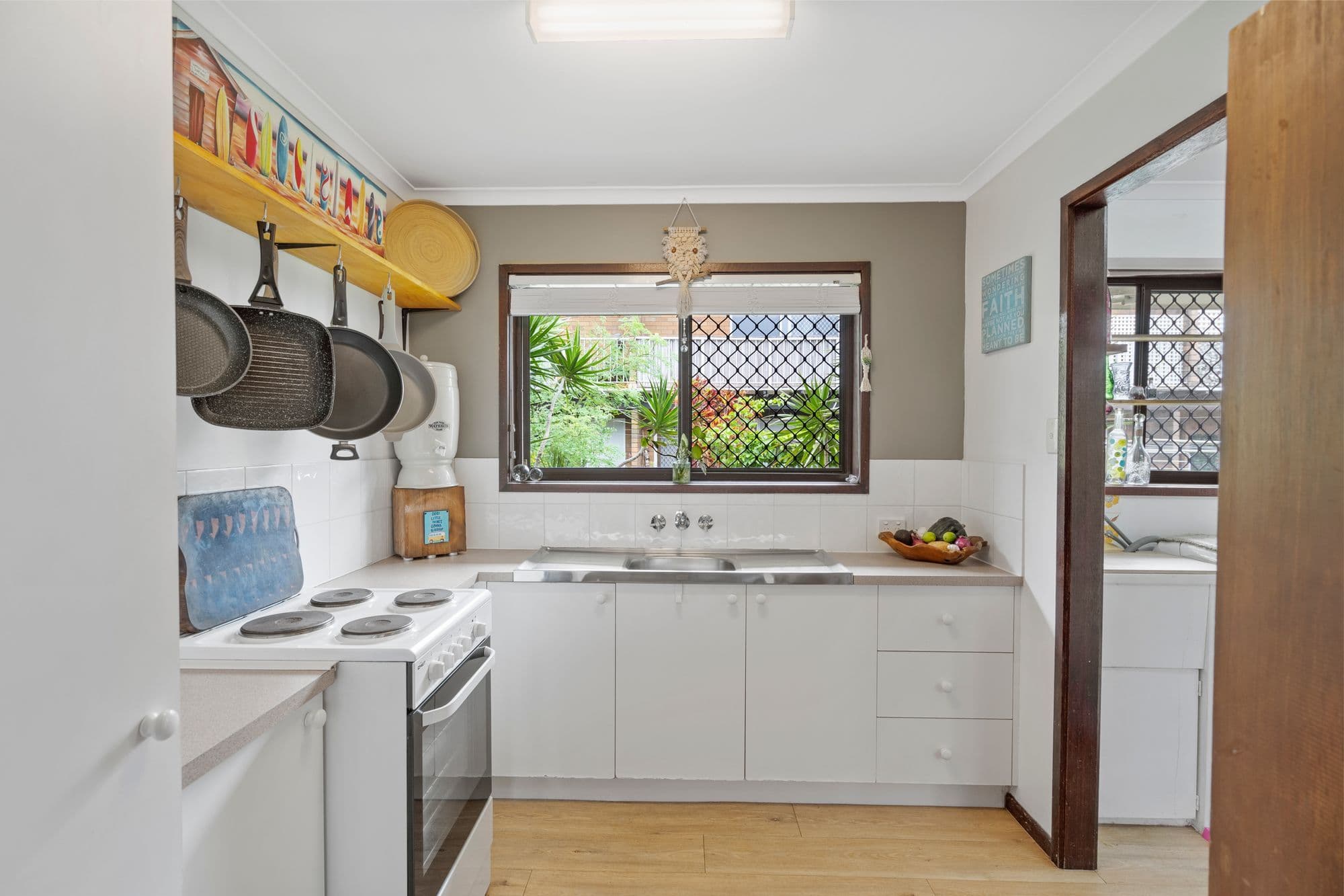 10 Errol Avenue, Paradise Point QLD 4216, Paradise Point - Thumbnail 6