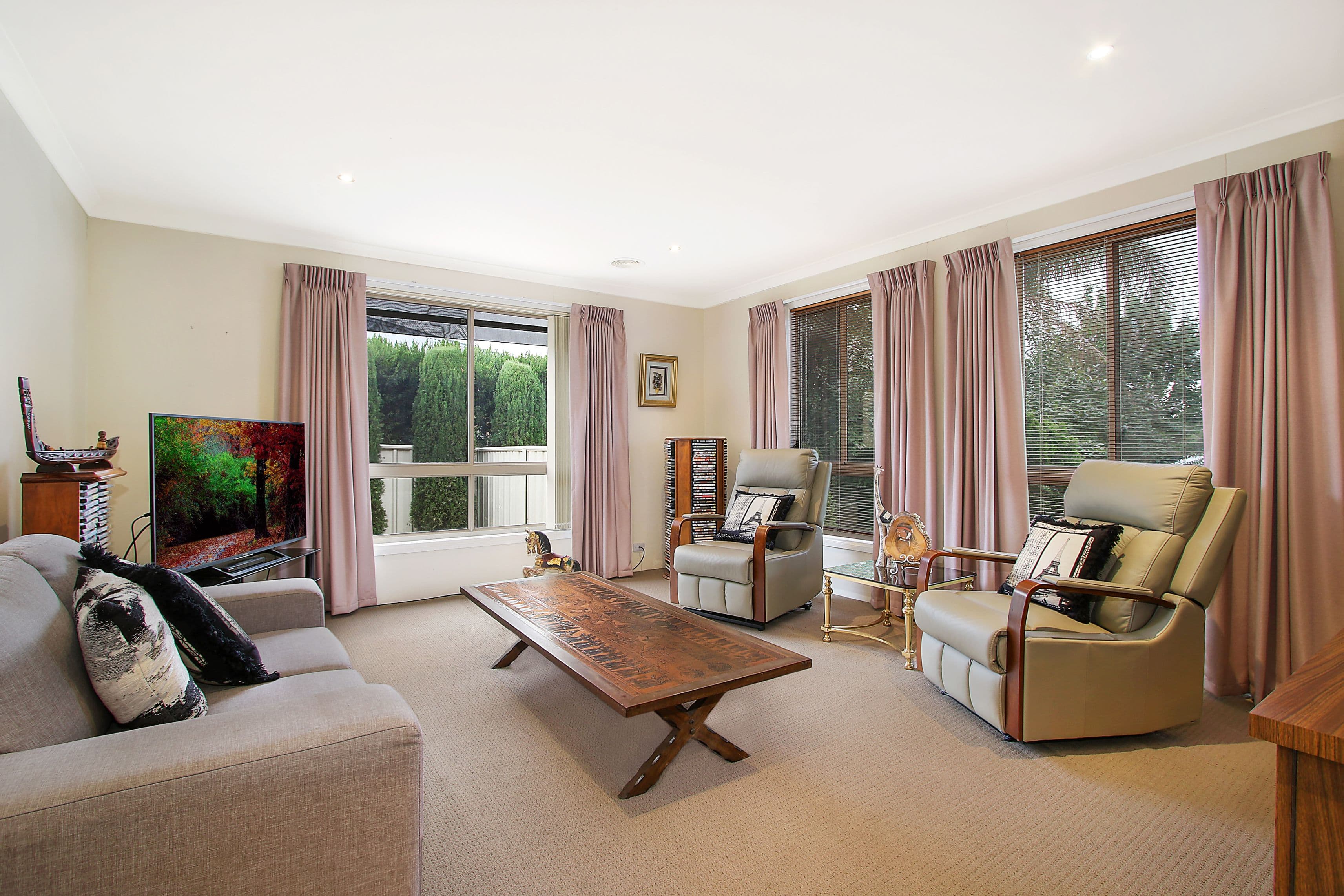 8 Montclair Avenue, West Wodonga VIC 3690, West Wodonga - Thumbnail 2